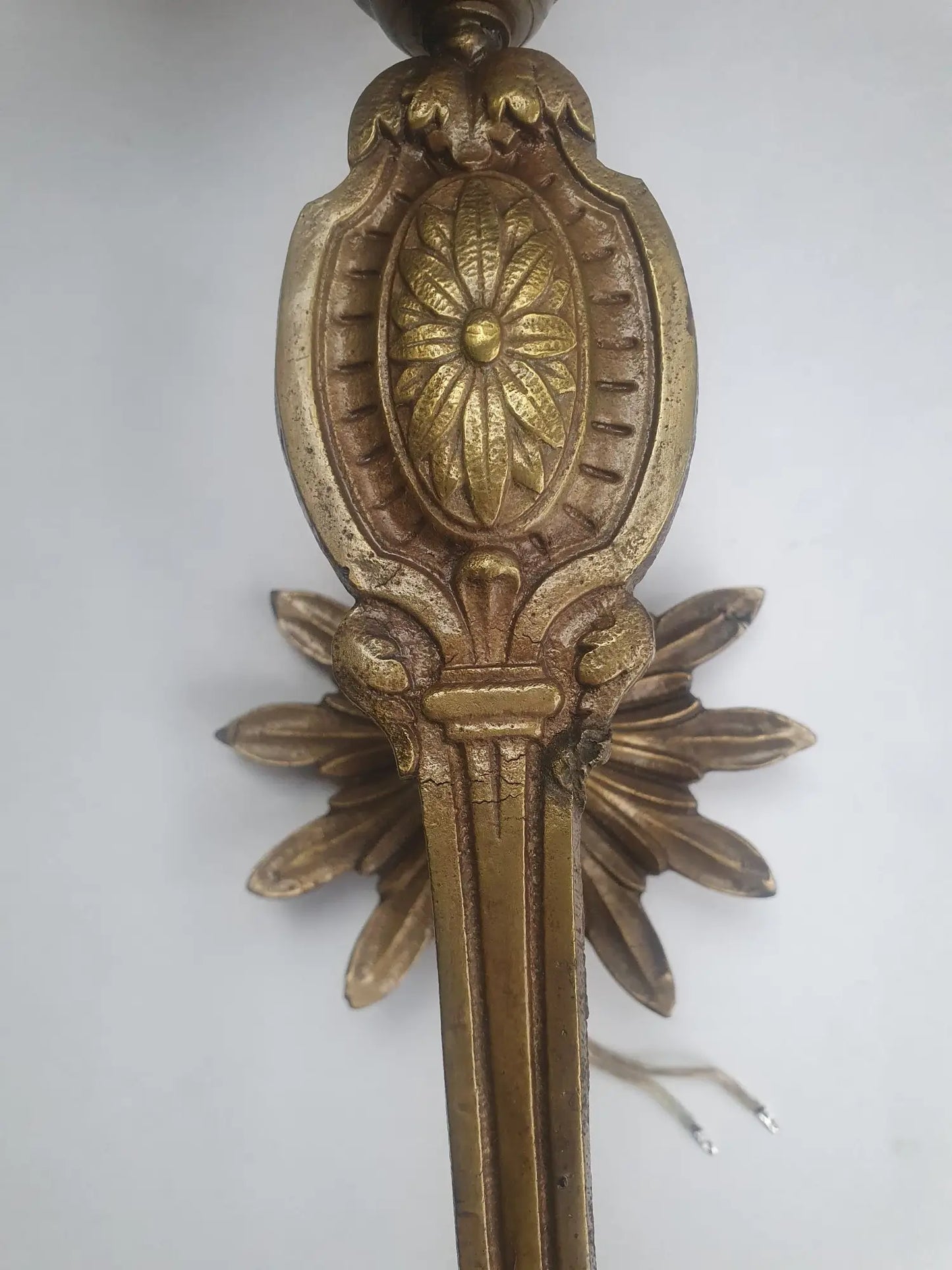 paire-appliques-murales-grandes-torche-fleurs-anciennes-detail-7