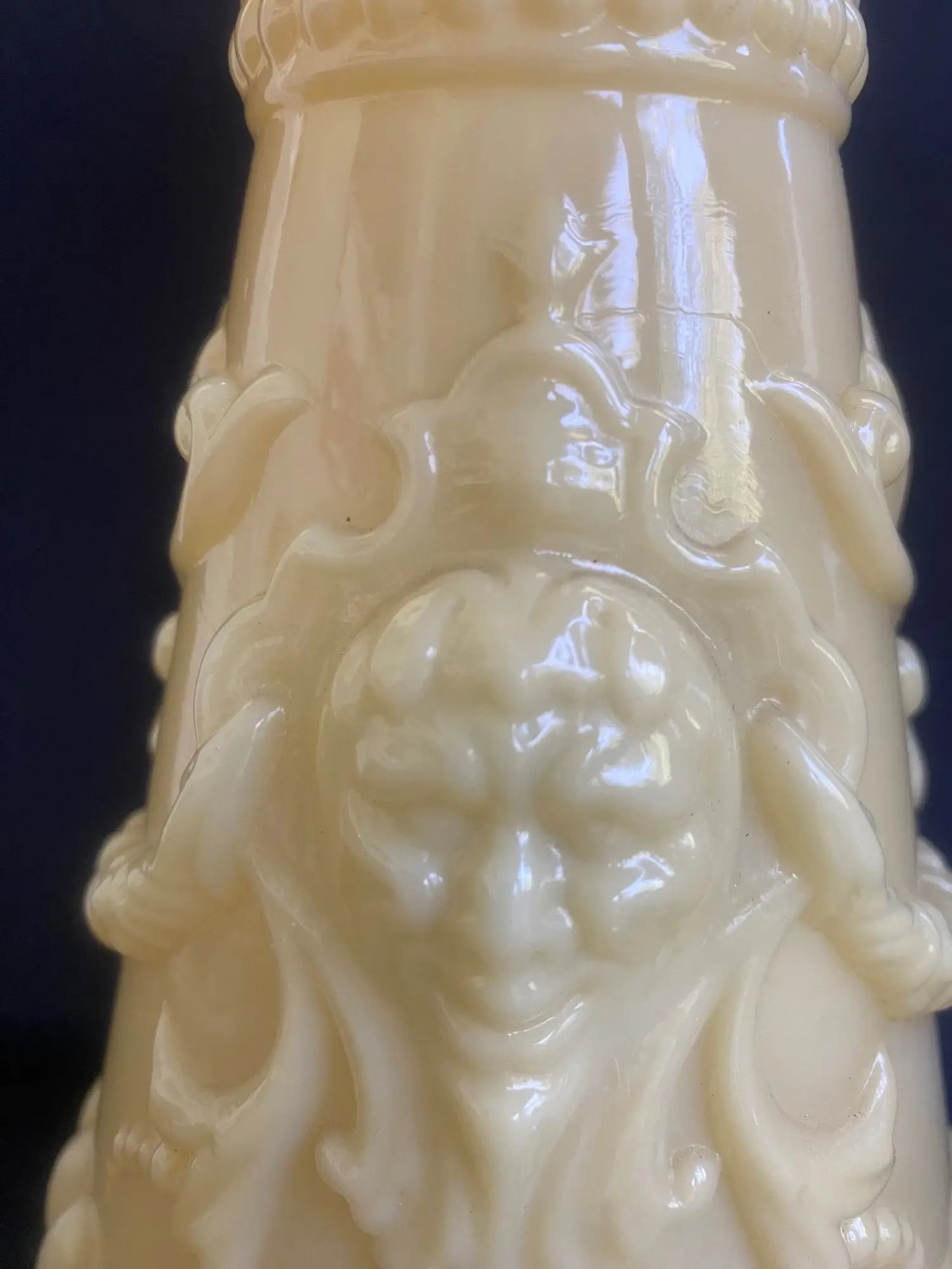 paire-vases-opaline-beige-vierzon-vintage-ancien-detail-3