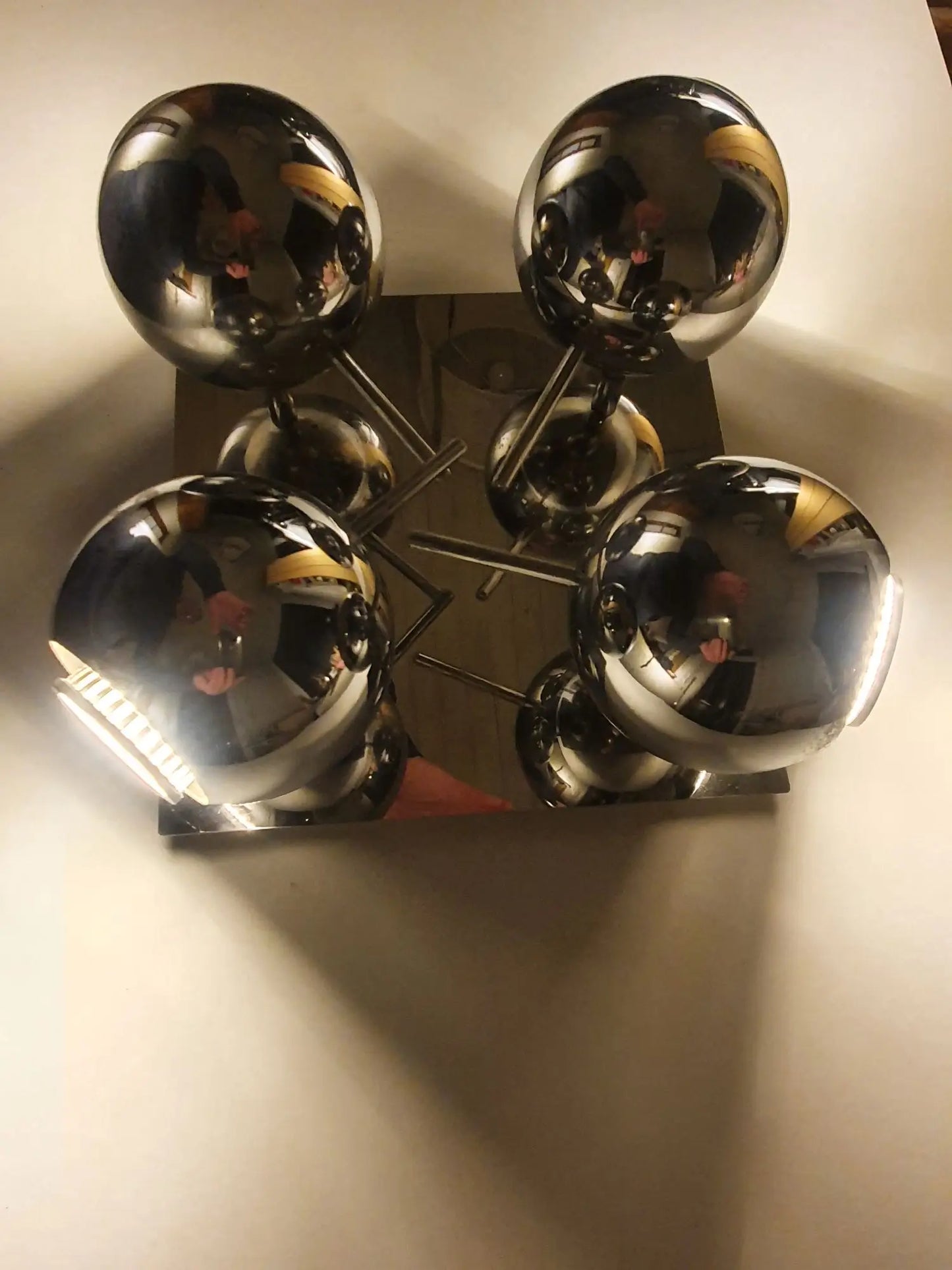 plafonnier-quatre-spots-chrome-vintage-allumee-3