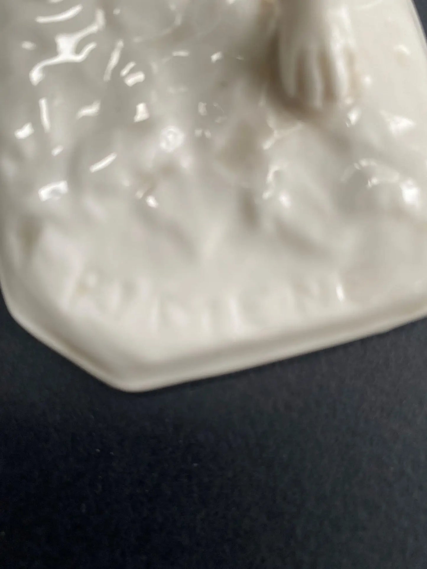 sculture-levier-porcelaine-nymphenburg-signe-pjmene-signature