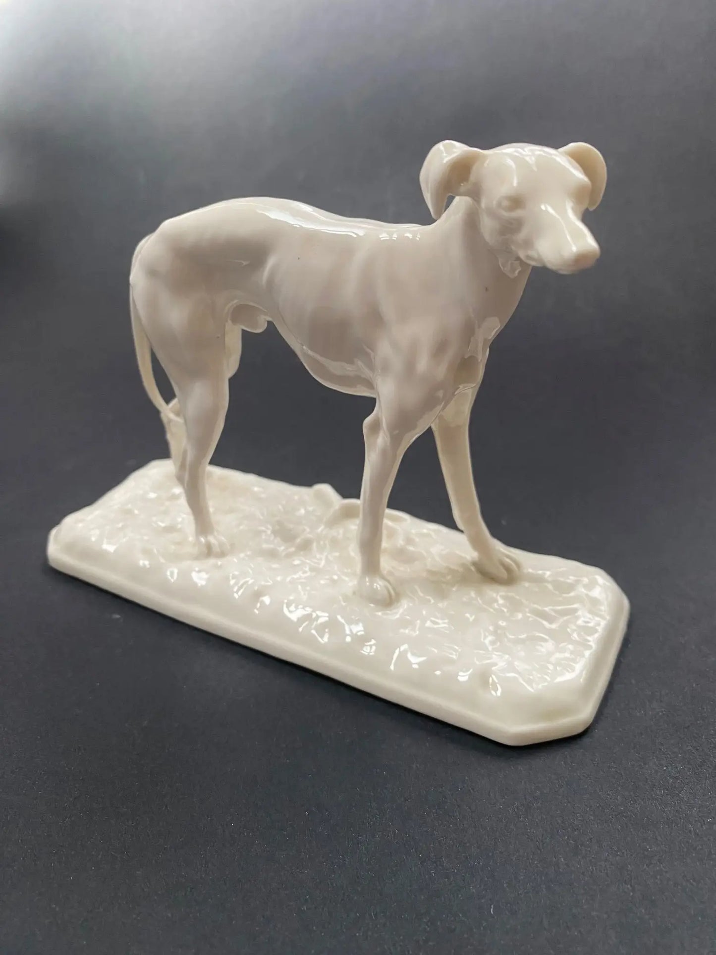 sculture-levier-porcelaine-nymphenburg-signe-pjmene