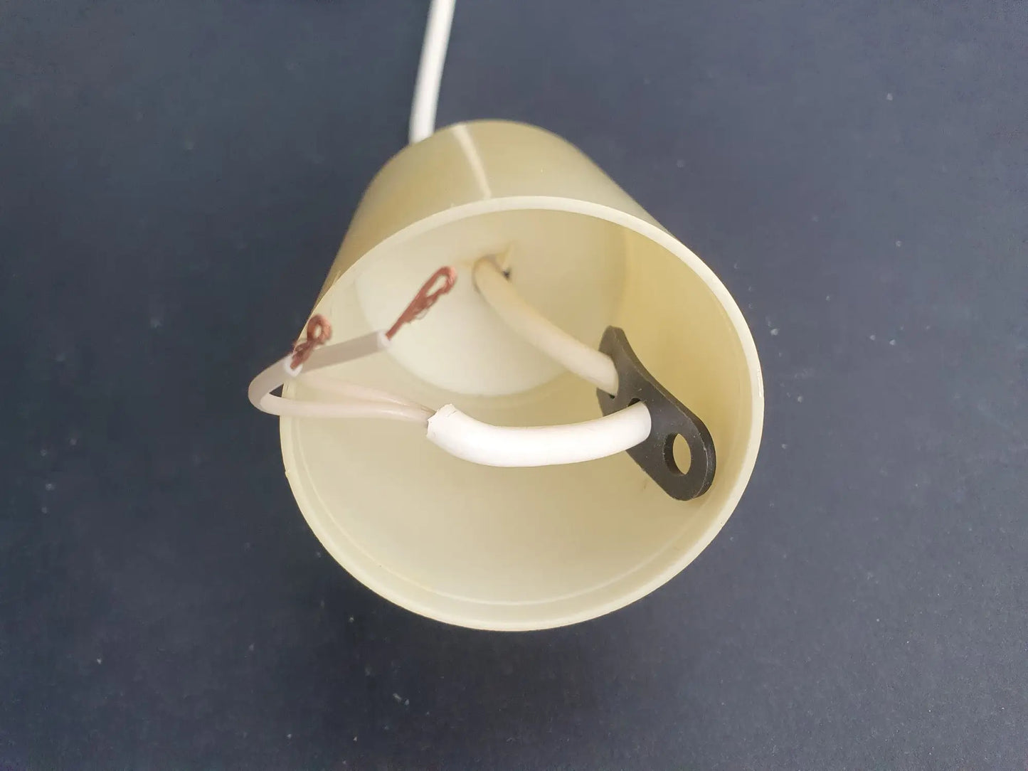 suspension-baladeuse-verre-opalin-bleu-vintage-detail-1