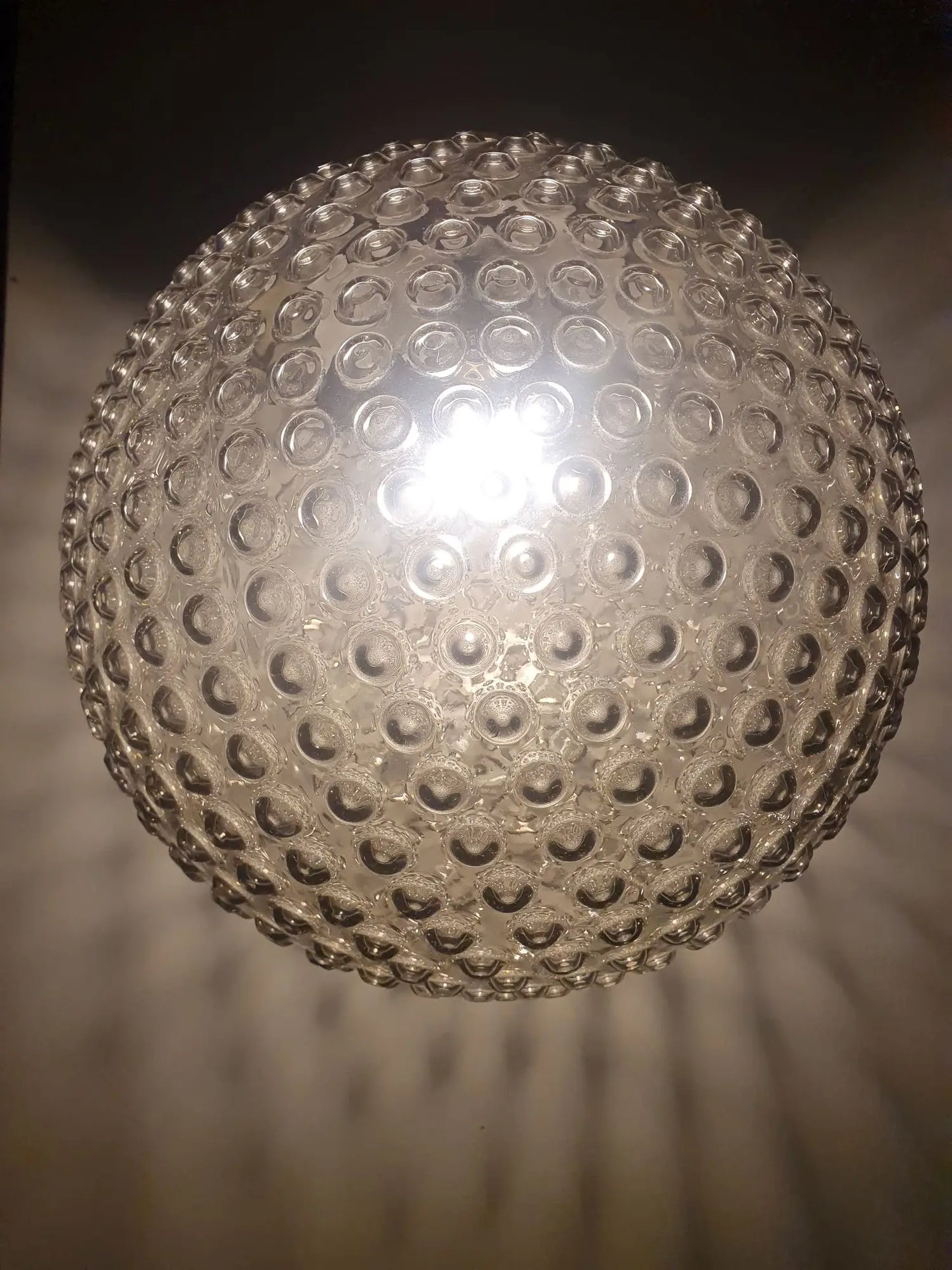 suspension-boule-verre-bulle-design-allumee-1