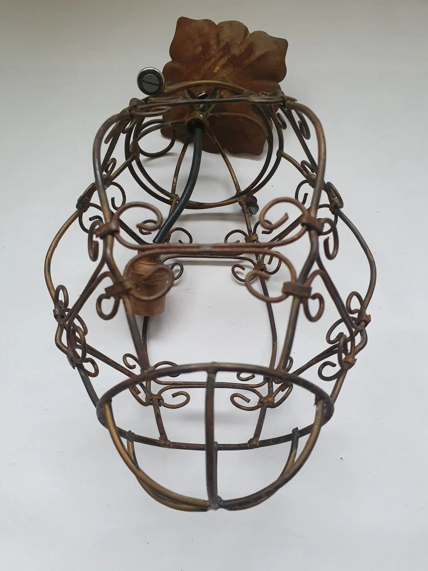 suspension-fils-metal-vintage-dessous