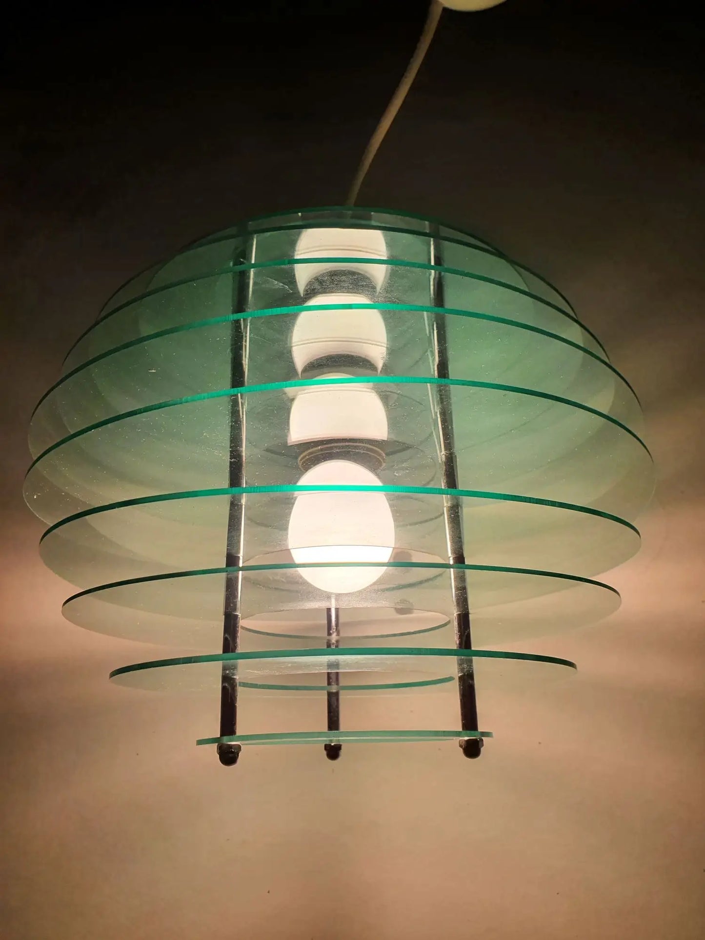 suspension-globe-vert-vintage-allumee-2