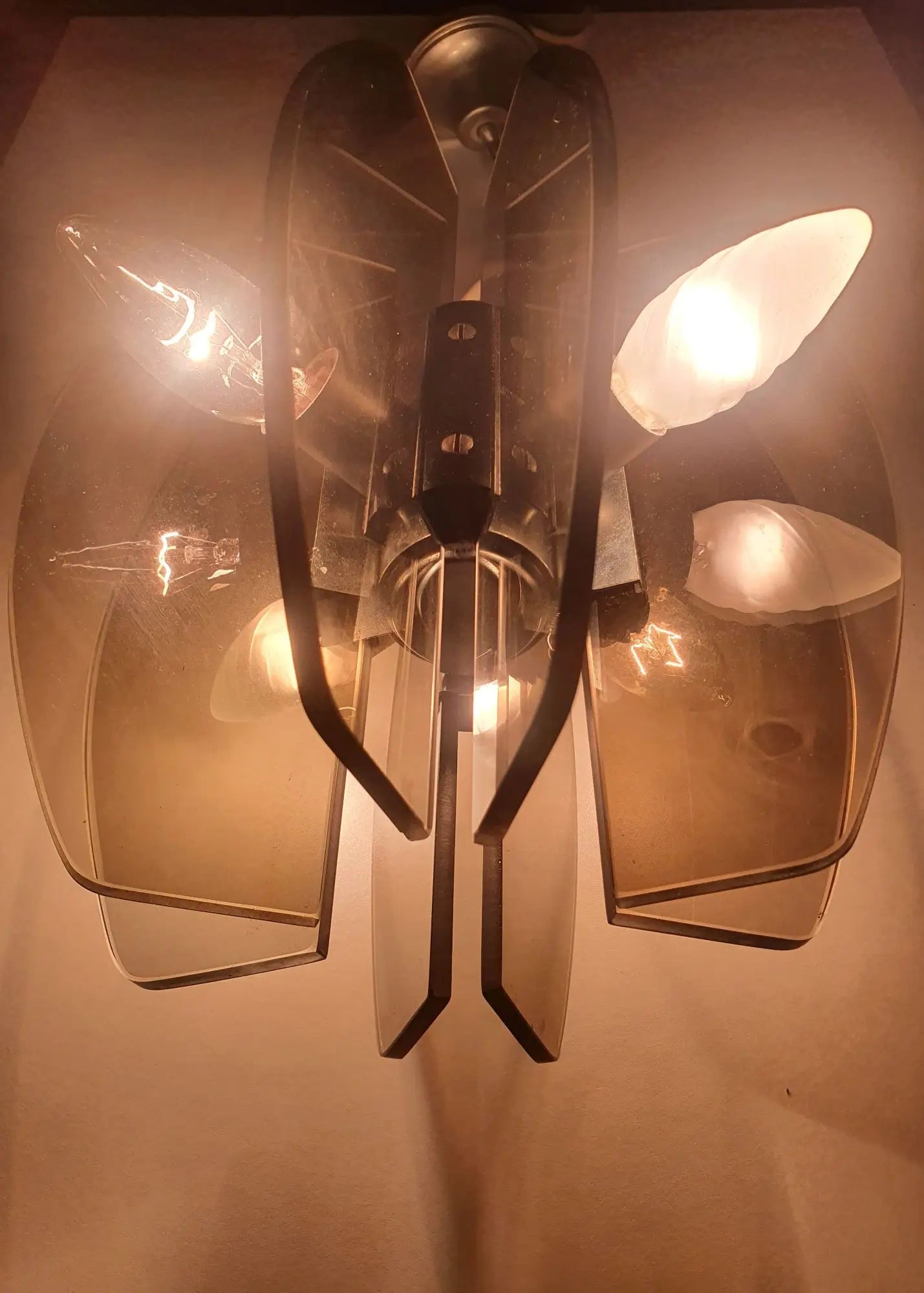 suspension-verre-fume-vintage-allumee-dessous