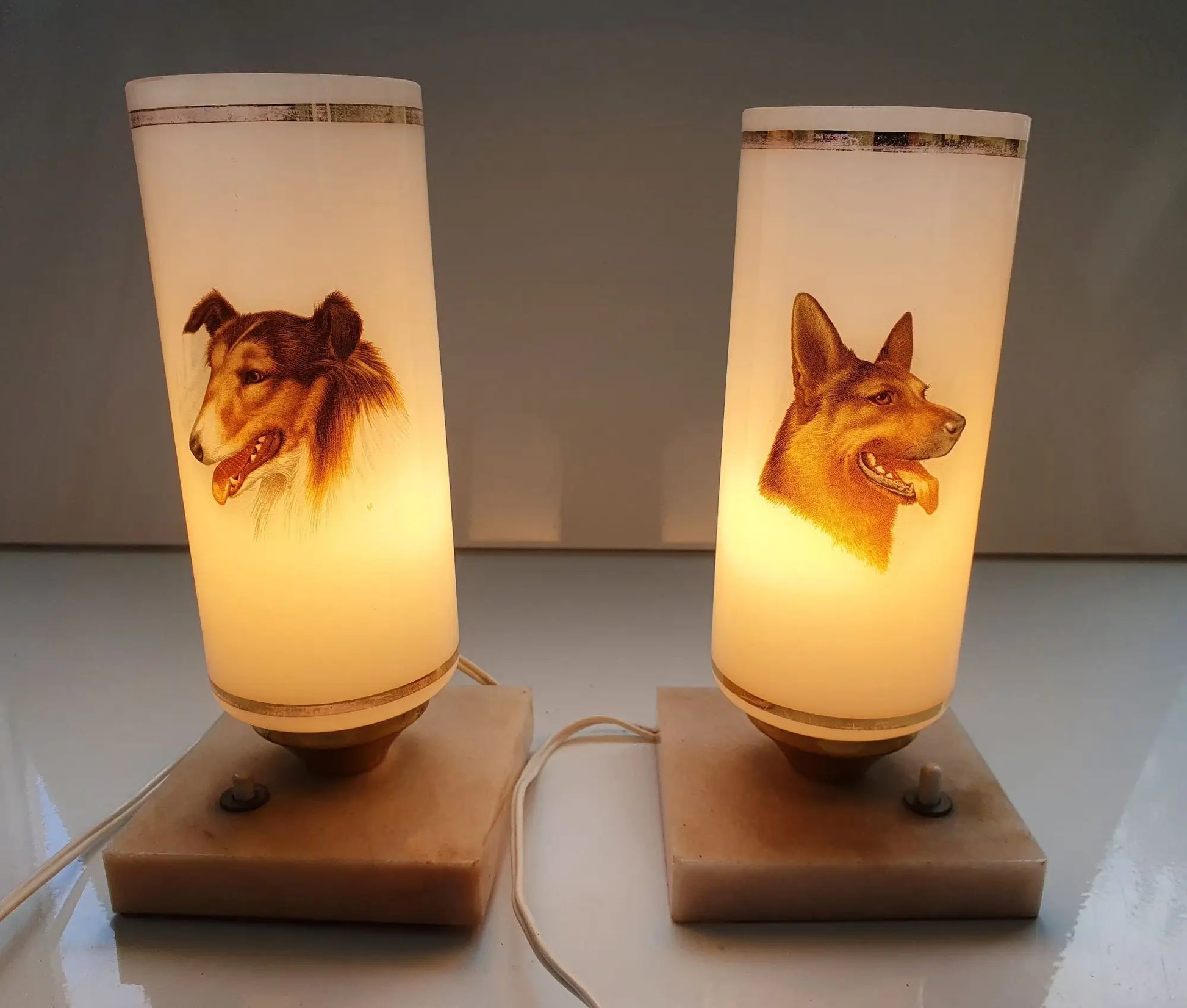 lampes-chevet-chien-vintage-allumee