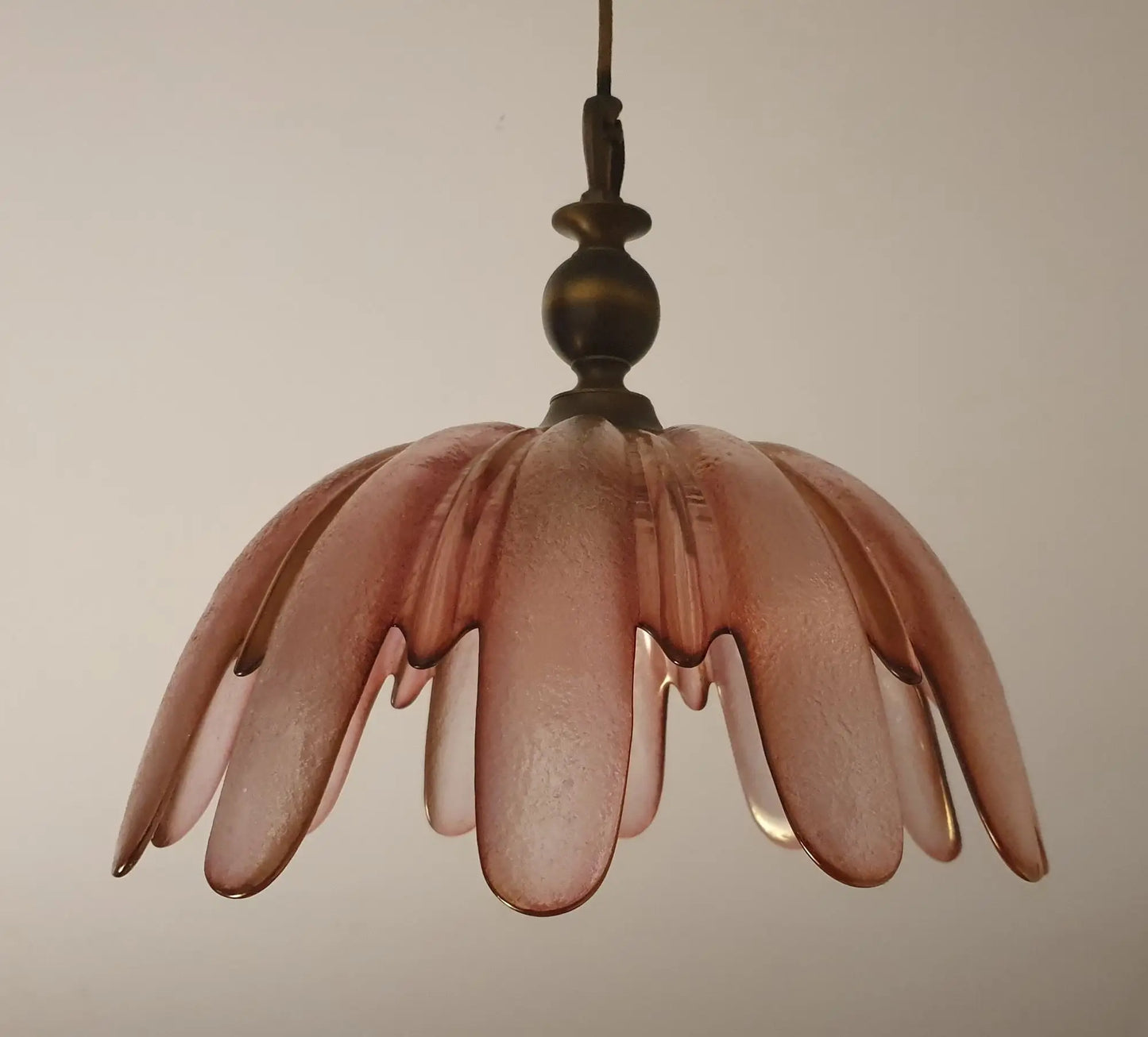 suspension-rose-vintage