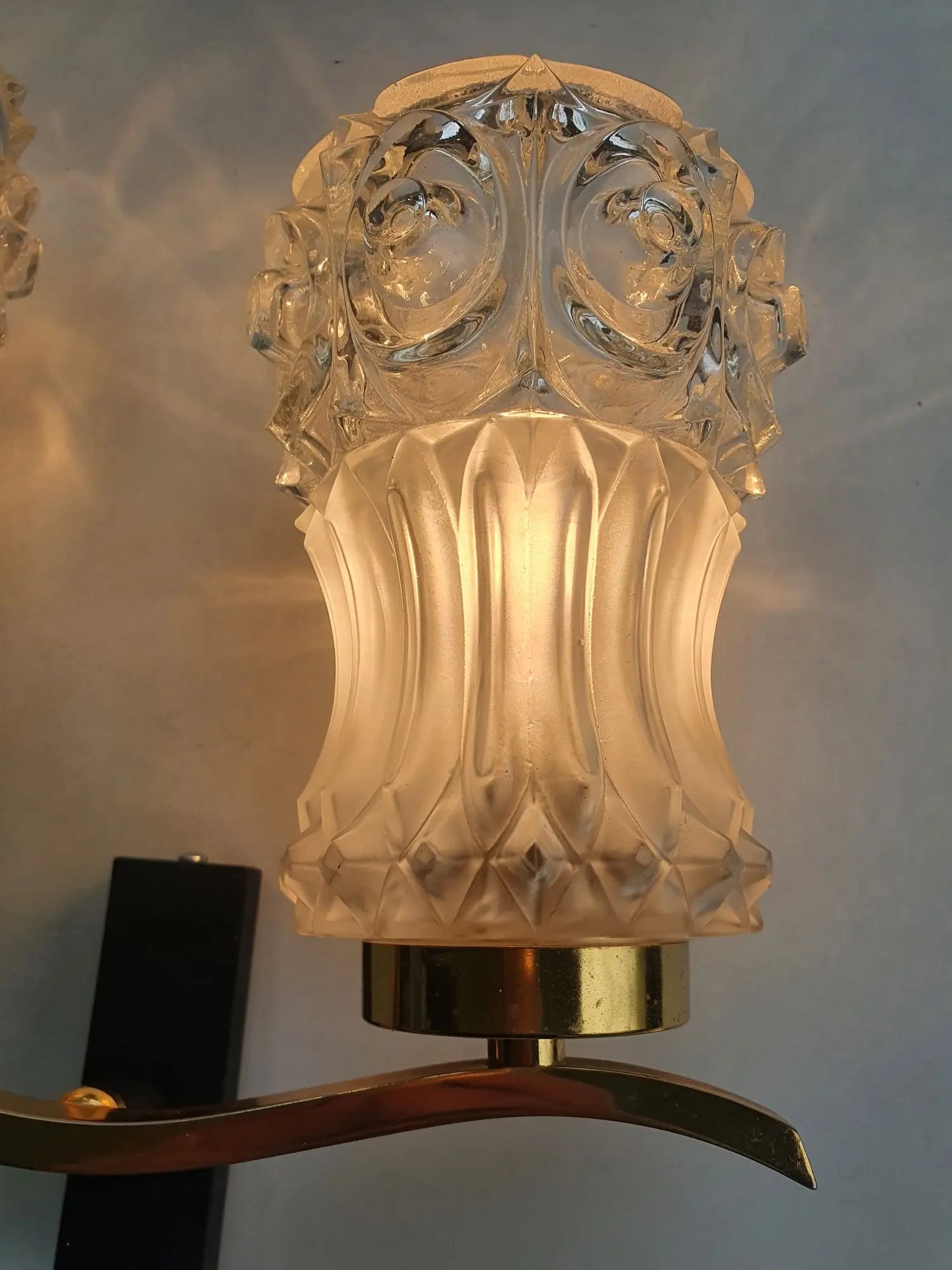 Applique-murale-doree-ancienne-allumee-4