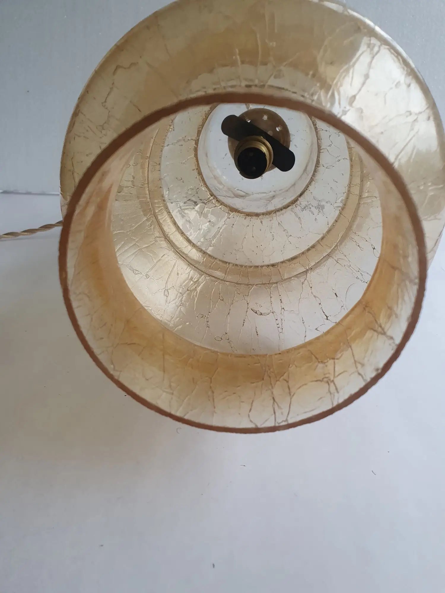 Grande-suspension-baladeuse-verre-marron-vintage-dessous