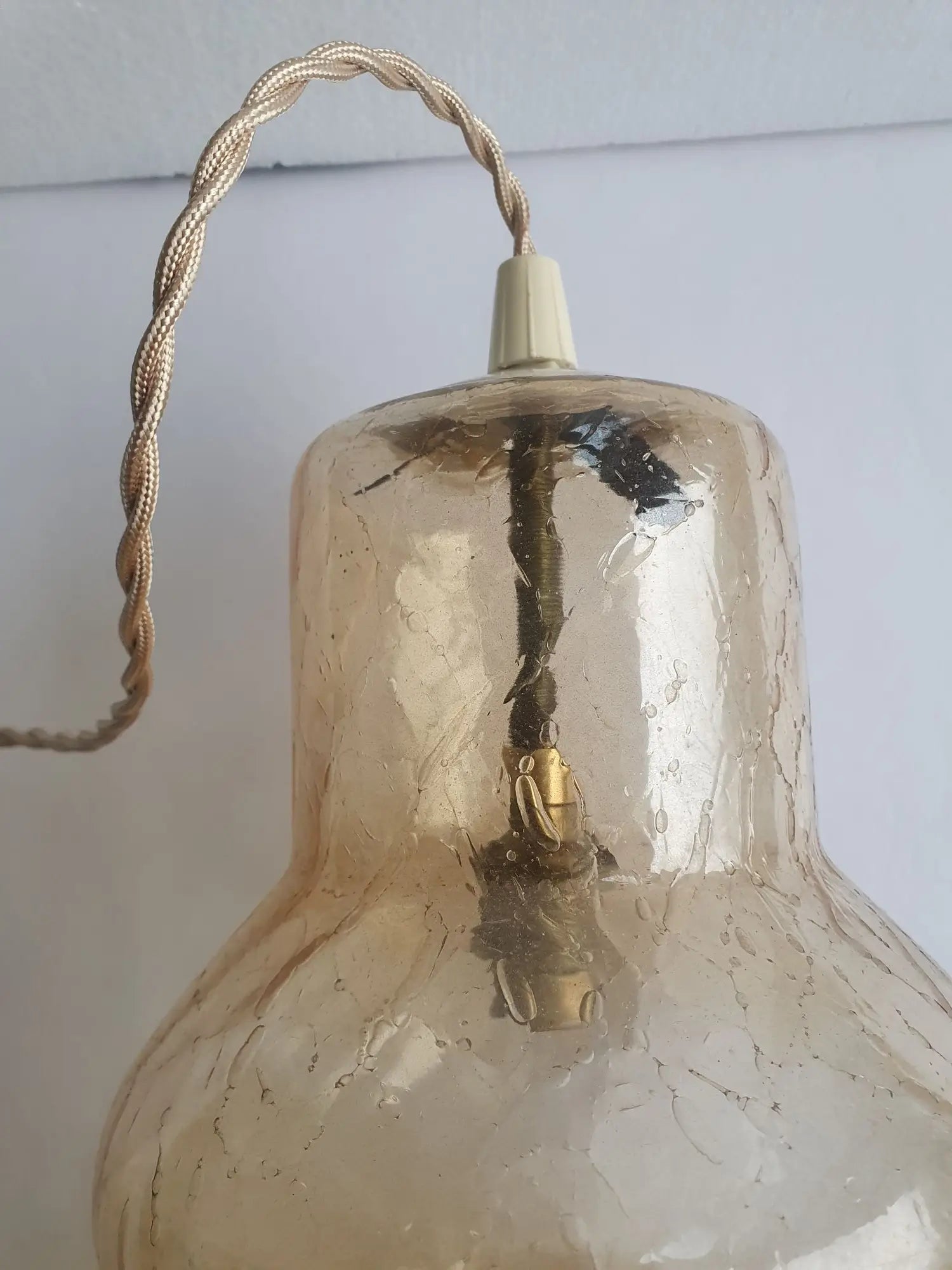 Grande-suspension-baladeuse-verre-marron-vintage-detail