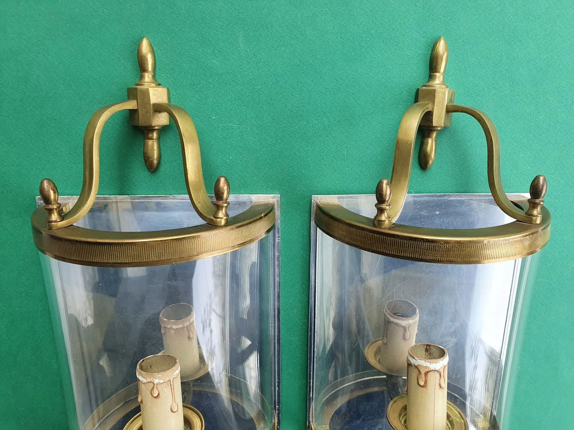 Paire-appliques-murales-globes-verre-incurve-vintage-detail-1