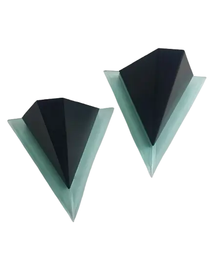 Paire-appliques-triangulaires-noires-metal-plexi-annees-80