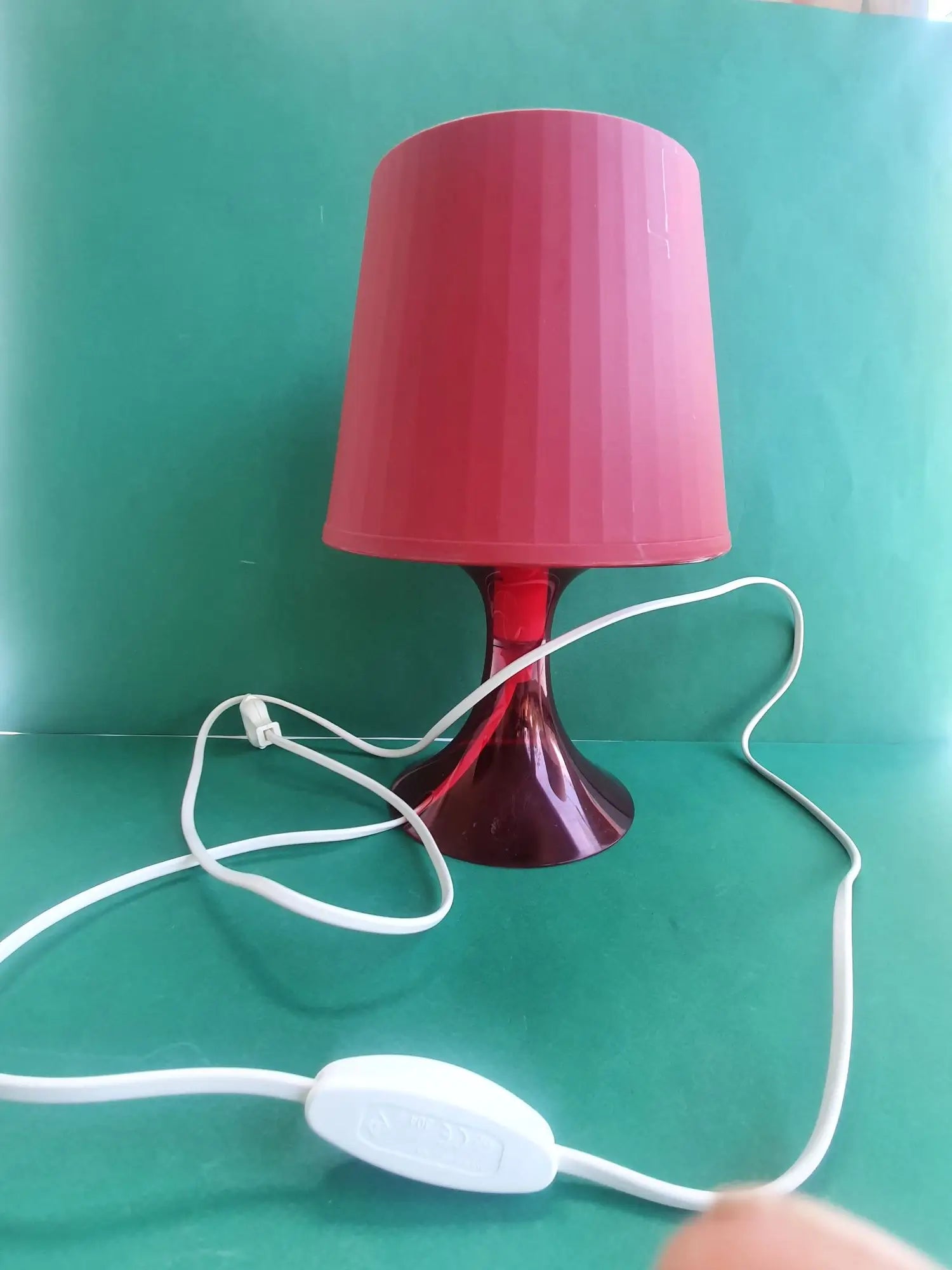 Paire-lampes-Ikea-design-Magnus-Eleback-Carl-Ojerstom-annees-80-rouge-cable