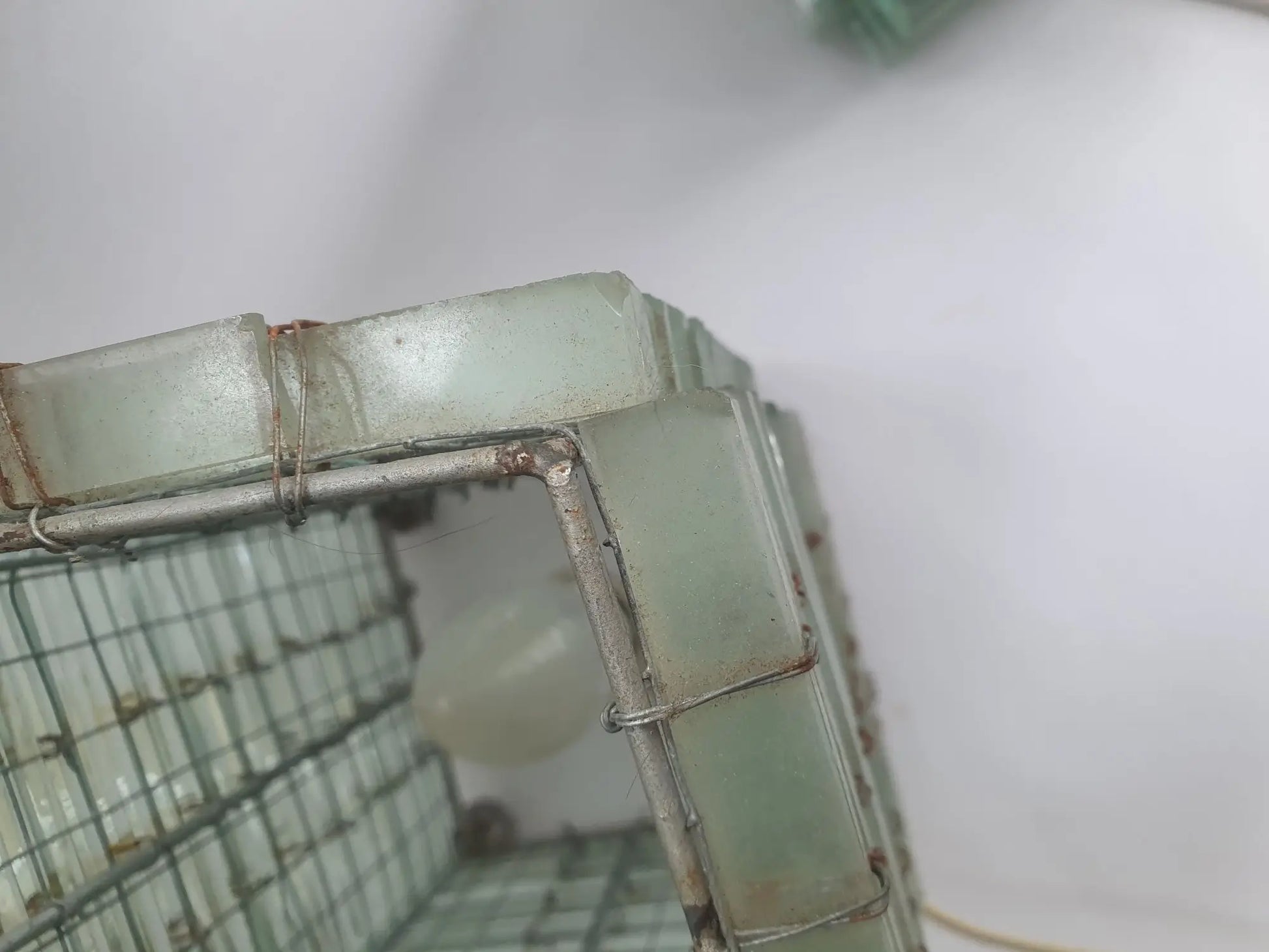 Paire-lampes-lamelles-verre-transparent-annees80-detail-3