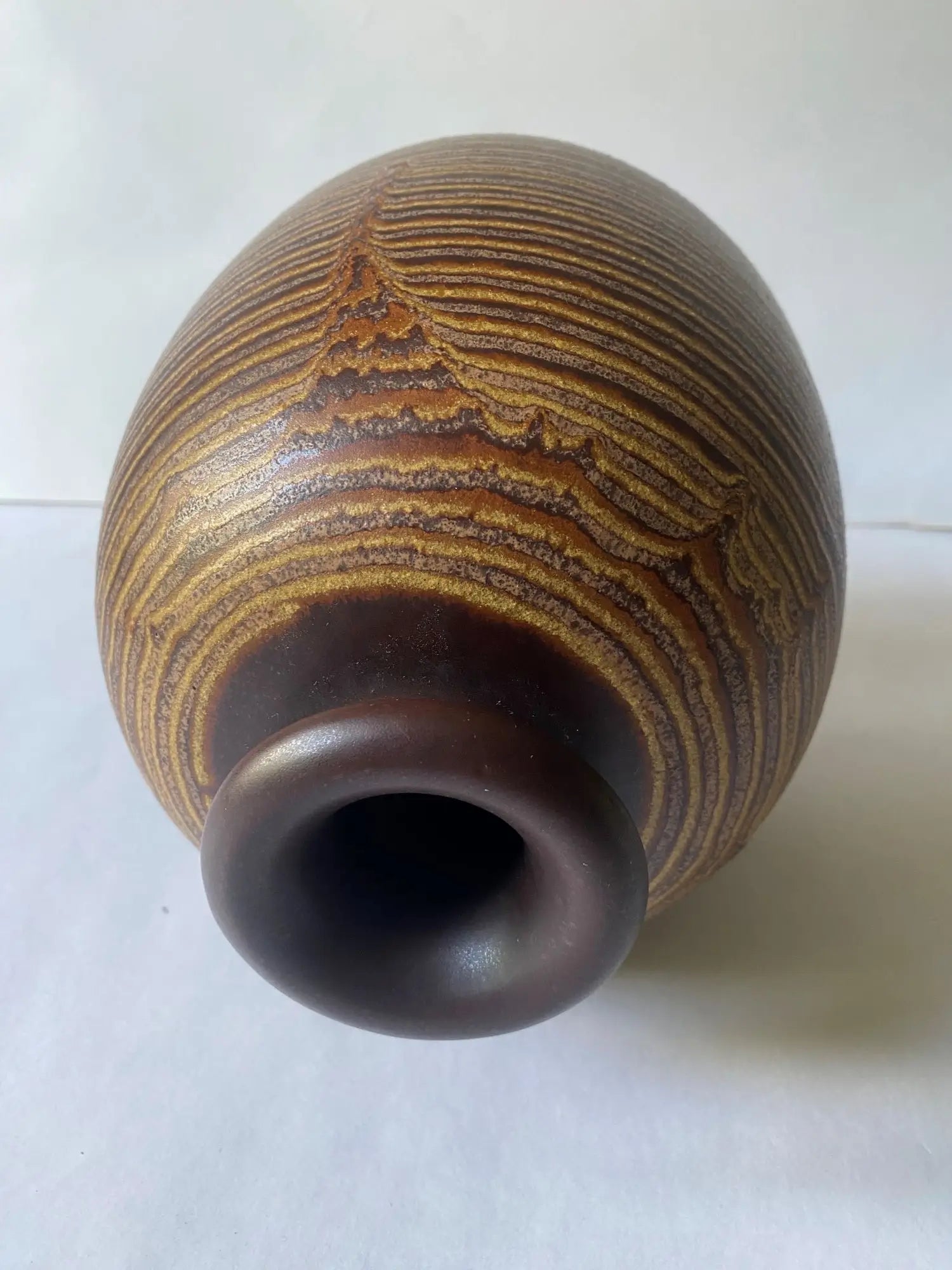 Vase-vintage-annees-60s-signee-dessus-2