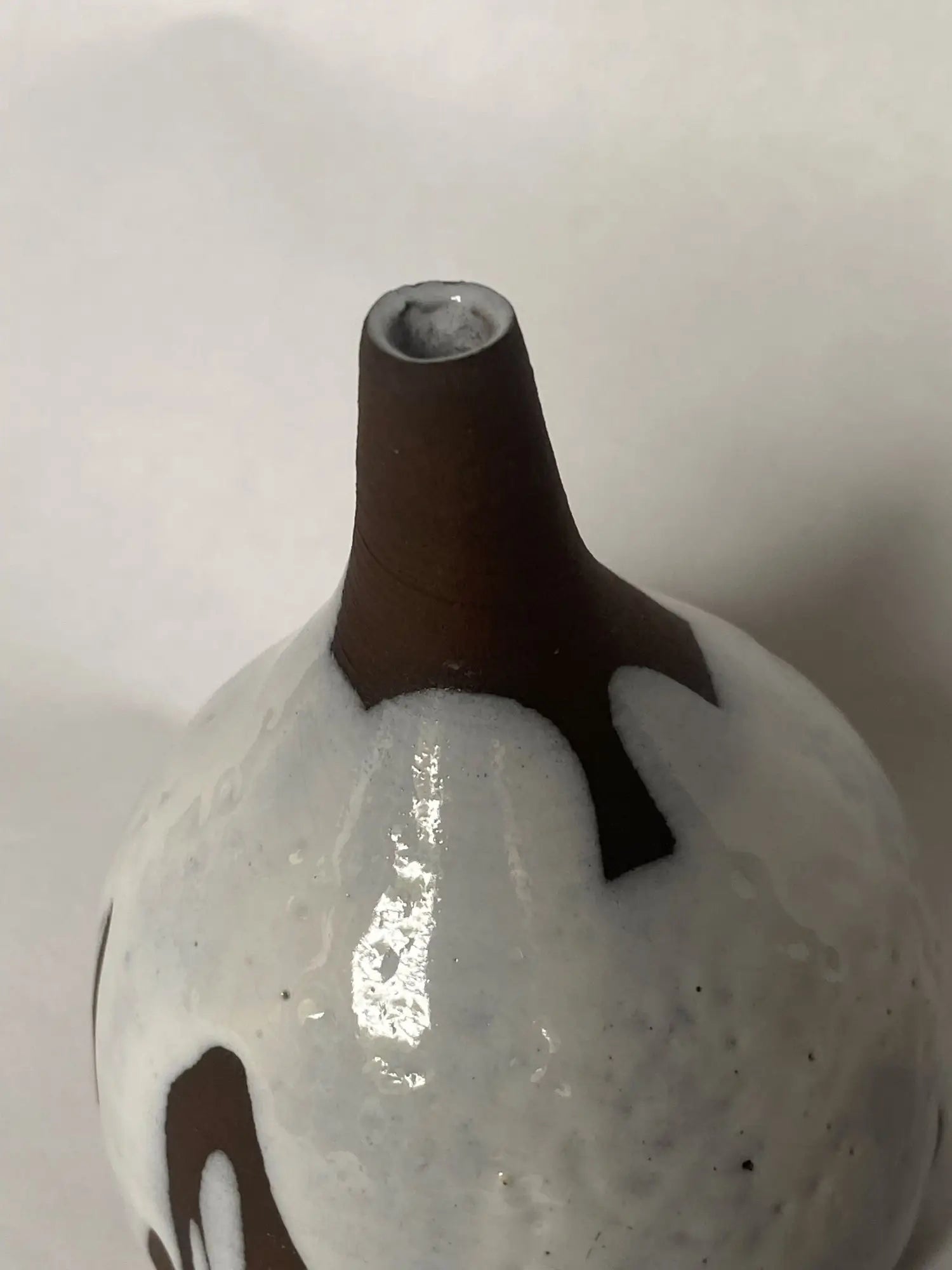 Vase-vintage-signe-detail