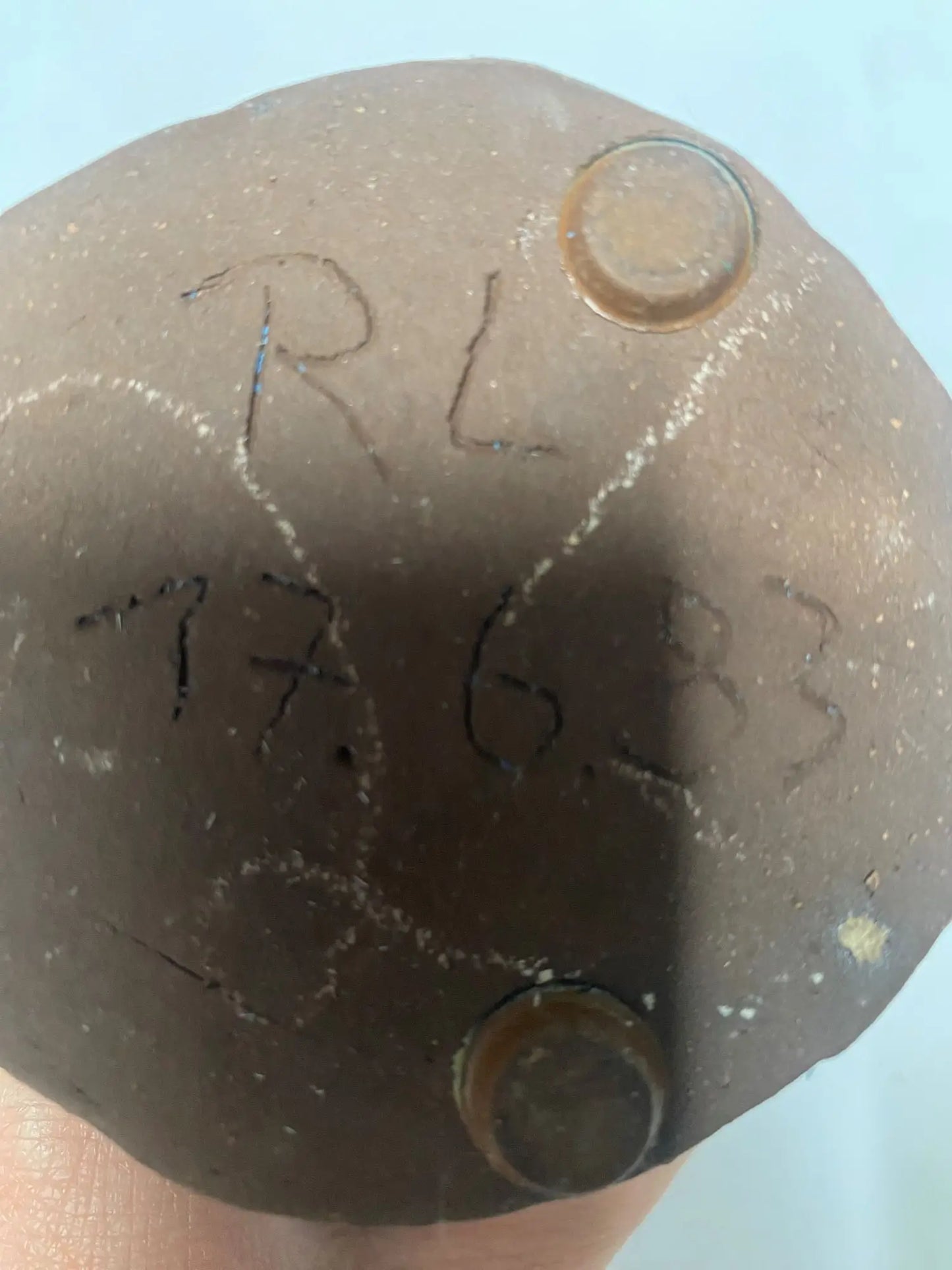 Vase-vintage-signe-terre-cuite-dessous