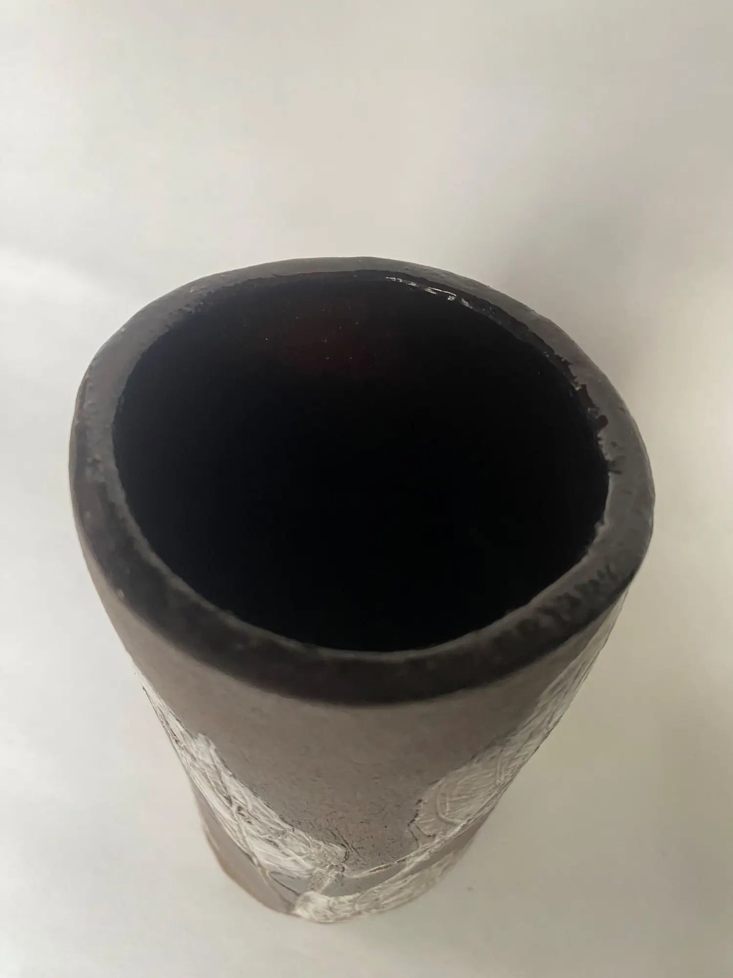 Vase-vintage-signe-terre-cuite-dessus