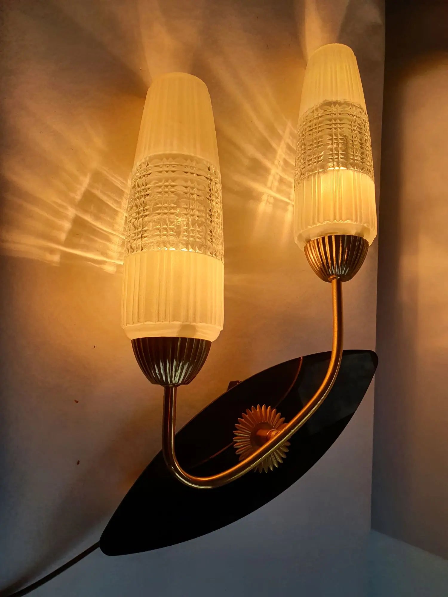 applique-murale-ancienne-arlus-grande-vintage-soleil-allumee-3