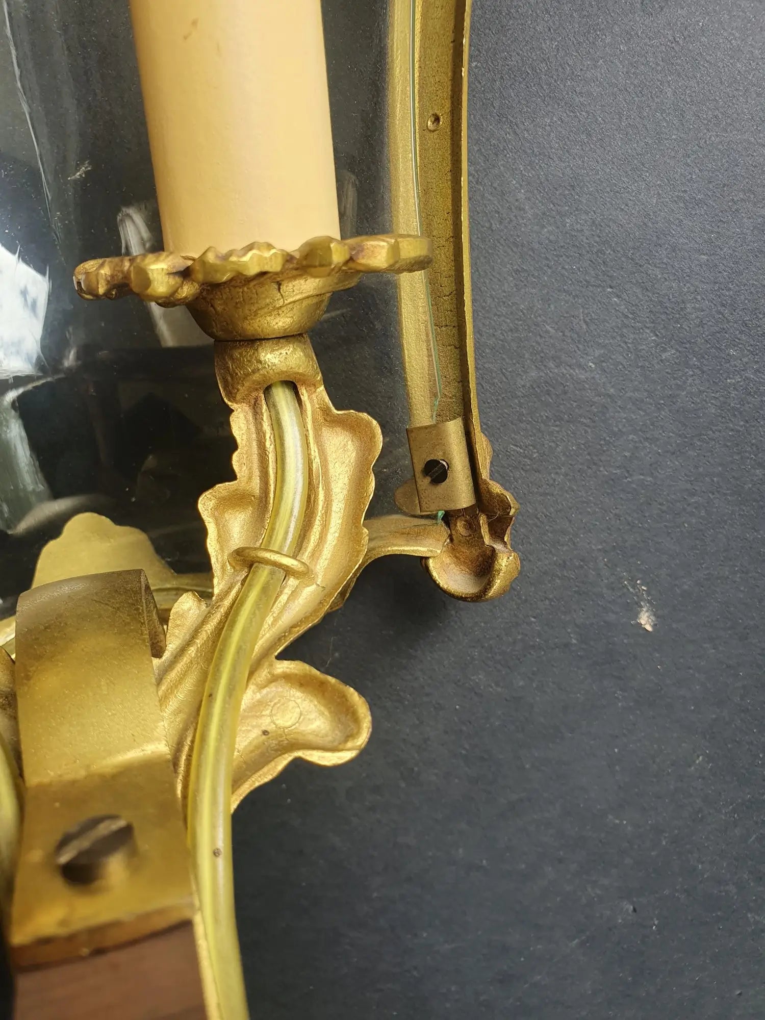 applique-murale-angle-bronze-louis-xvi-lucien-gau-paris-vintage-detail-1