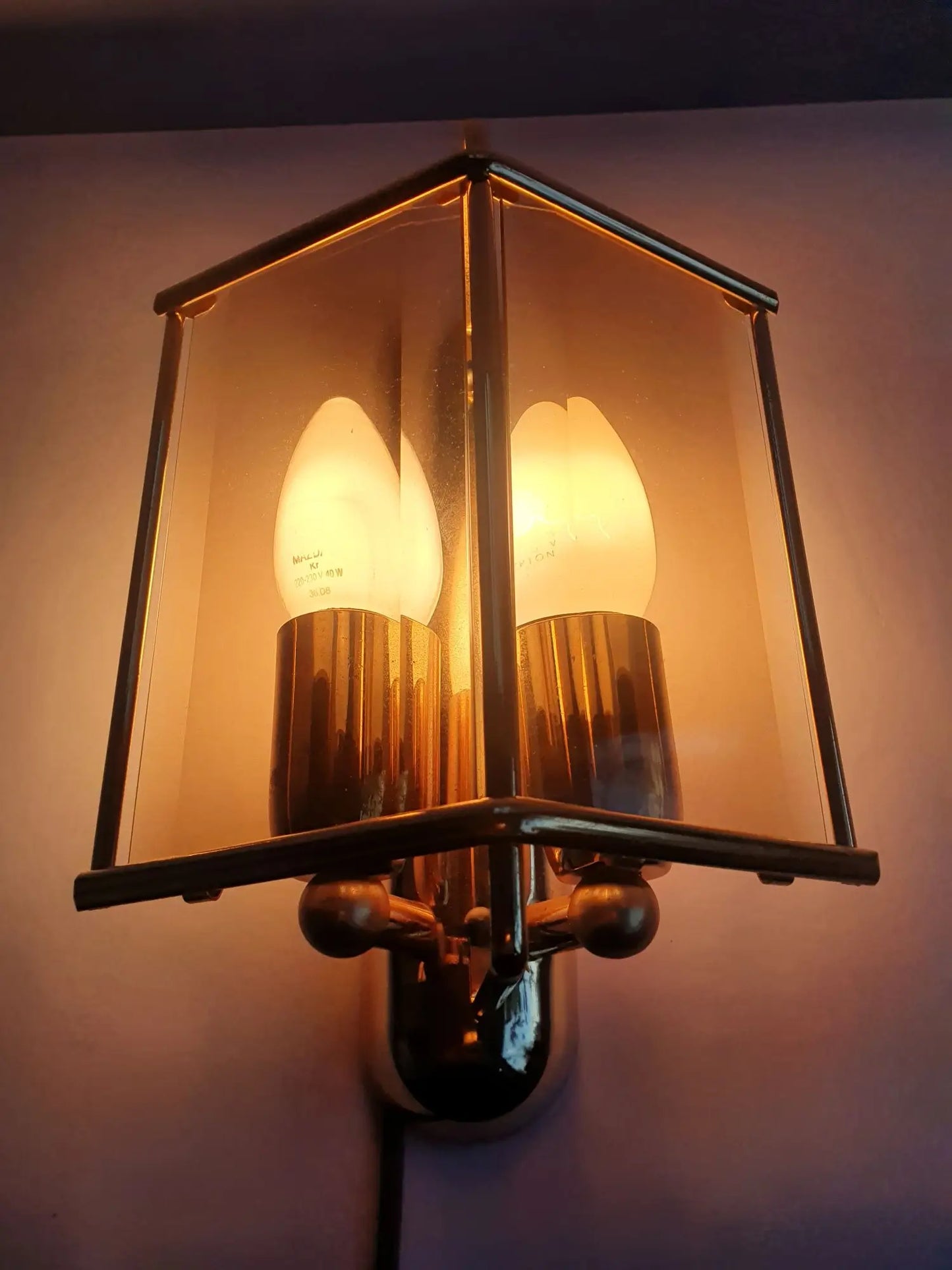 applique-murale-en-laiton-dore-verre-biseaute-ambre-italiennes-ancienne-allumee-2