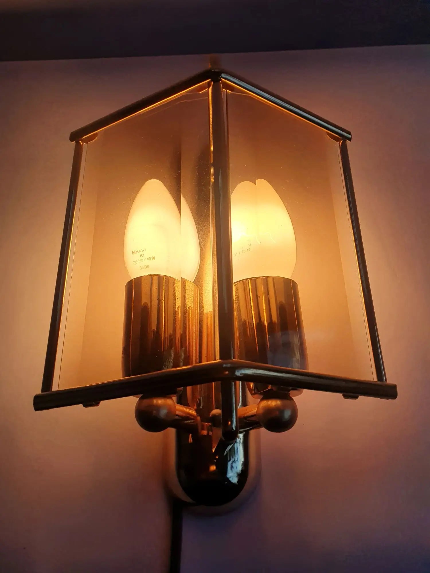 applique-murale-en-laiton-dore-verre-biseaute-ambre-italiennes-ancienne-allumee-2