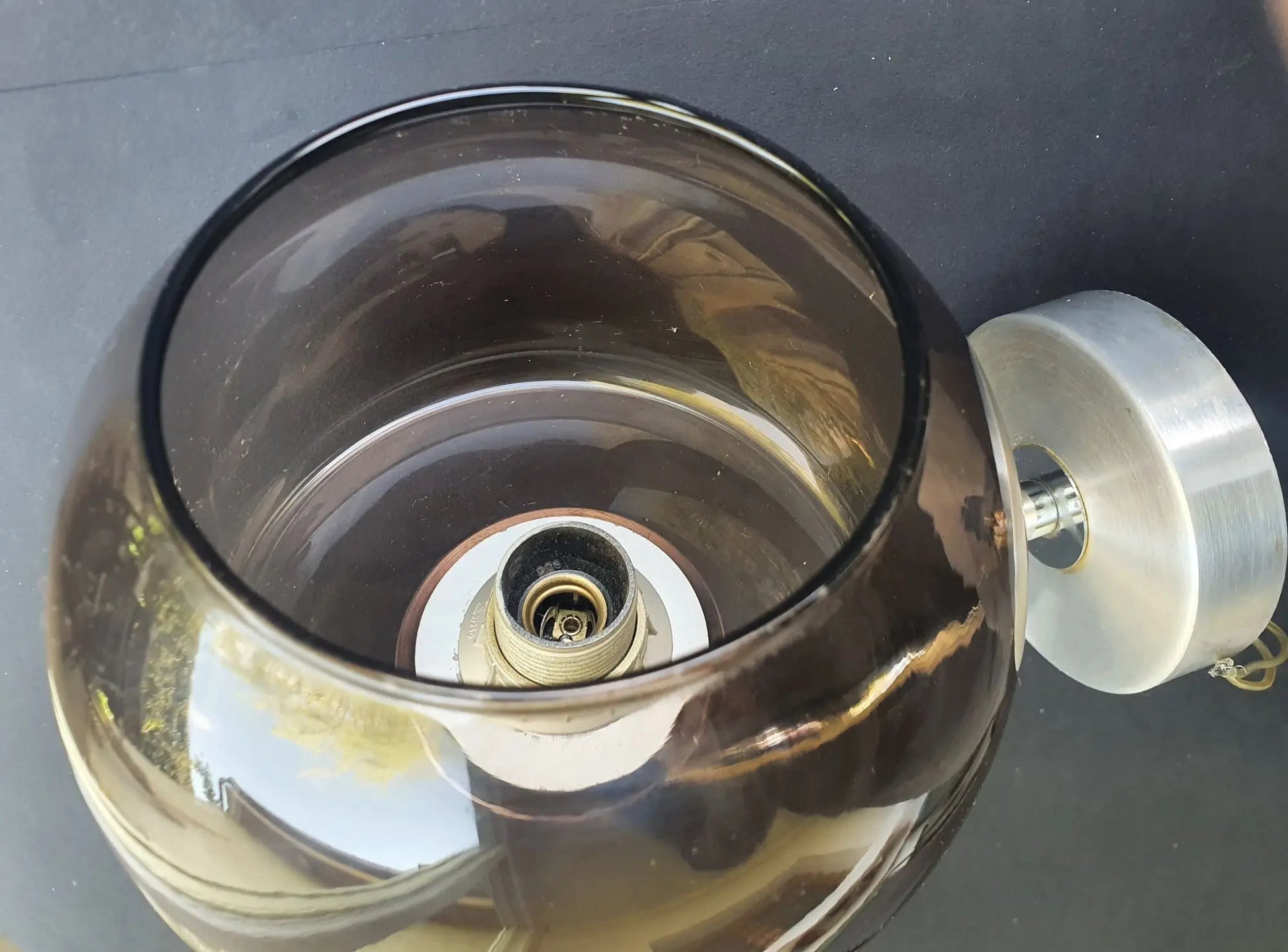 applique-murale-en-metal-chrome-et-verre-fume-annees-80-dessus-2