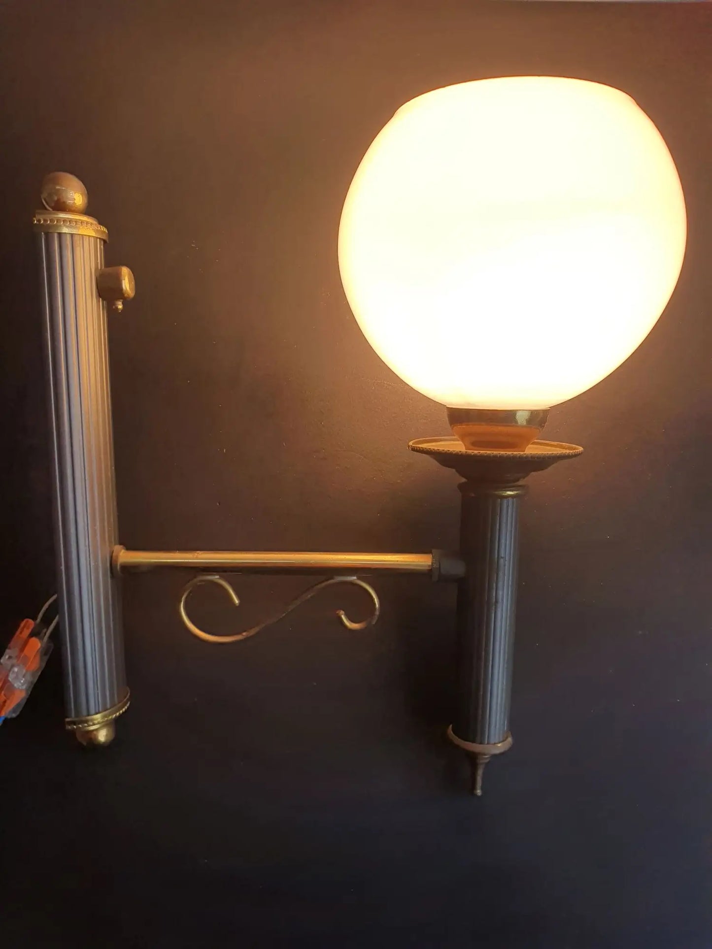 applique-murale-flambeau-style-empire-lunel-vintage-ancienne-allumee-2