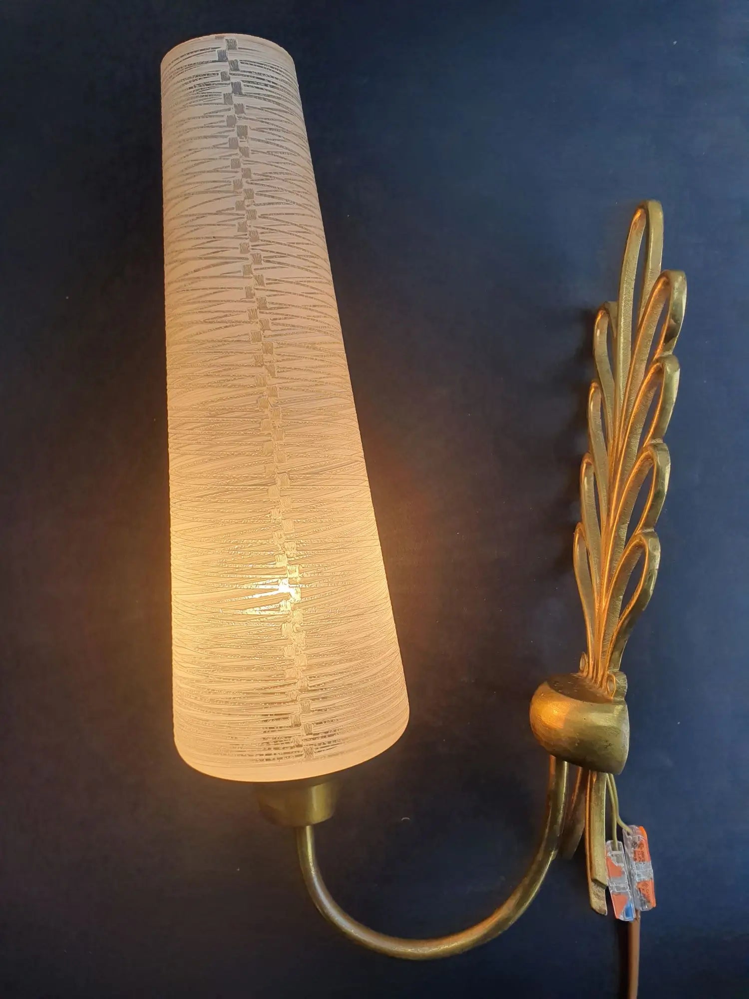 applique-murale-grande-doree-ancienne-allumee-3