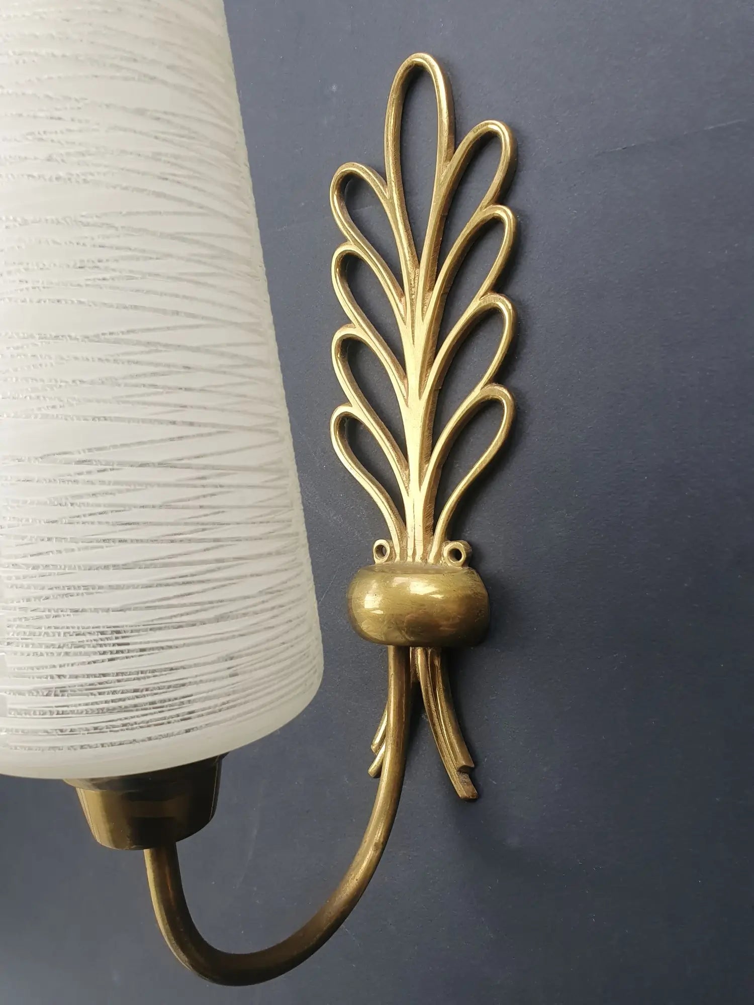 applique-murale-grande-doree-ancienne-detail-1