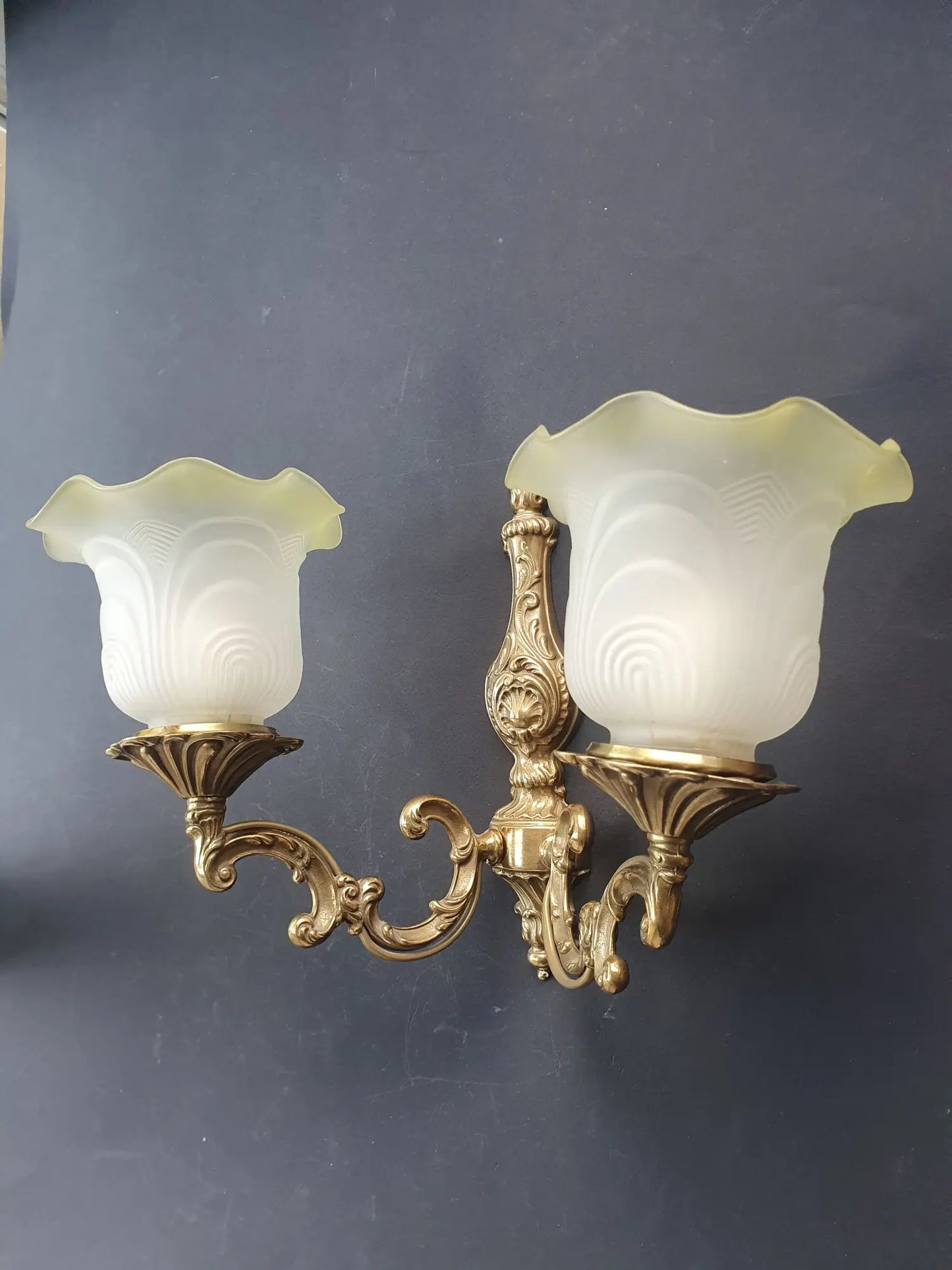 applique-murale-grande-double-lumieres-tulipes-bronze-vintage-art-deco-cote-1