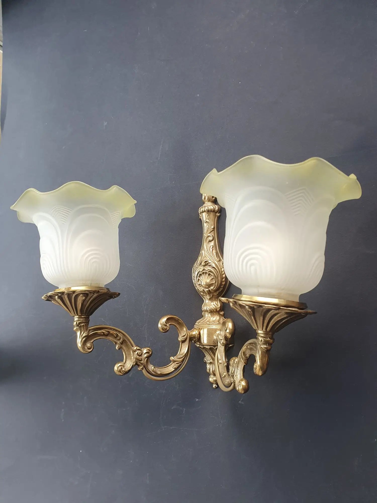 applique-murale-grande-double-lumieres-tulipes-bronze-vintage-art-deco-cote-1