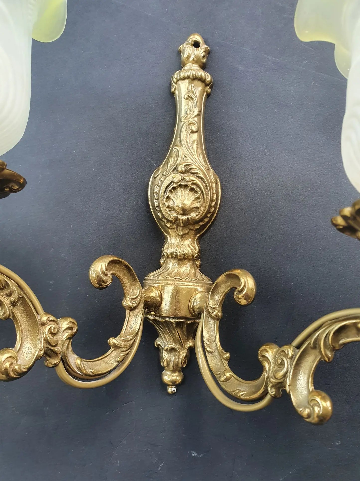 applique-murale-grande-double-lumieres-tulipes-bronze-vintage-art-deco-detail-2