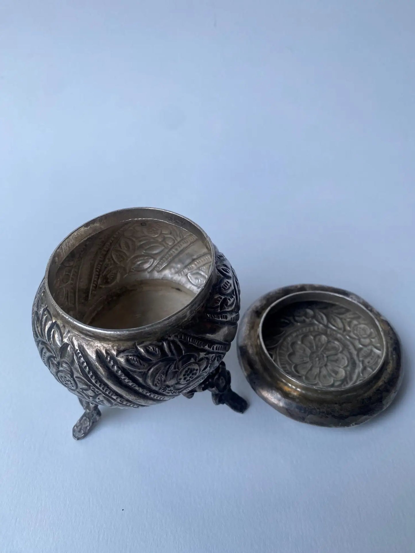 boite-argent-vintage-antique-dessus