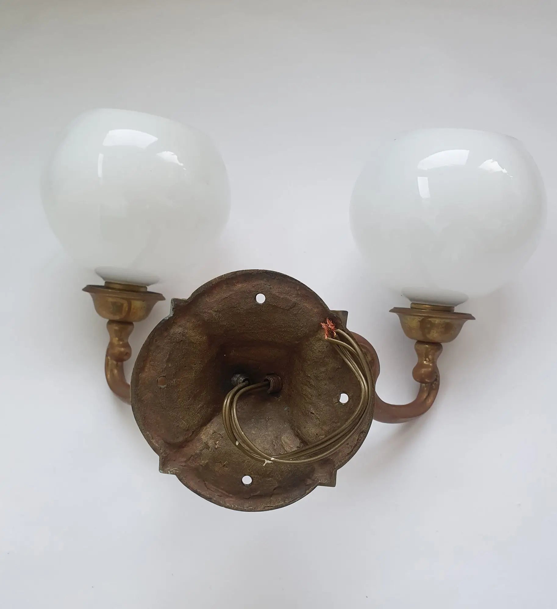 grande-applique-murale-doree-globes-opaline-ancienne-arriere