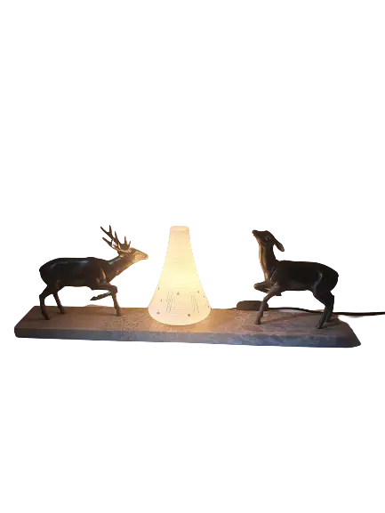 lampe-table-cerf-chevreuil-regule-socle-marbre-allumee-7