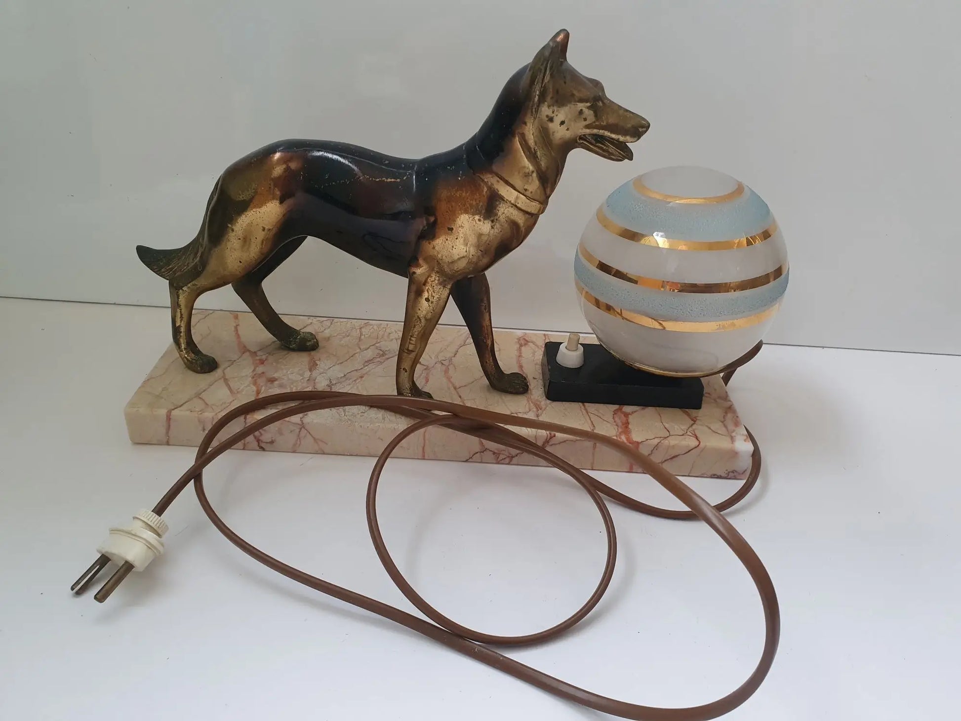 lampe-table-chien-regule-socle-marbre-cable