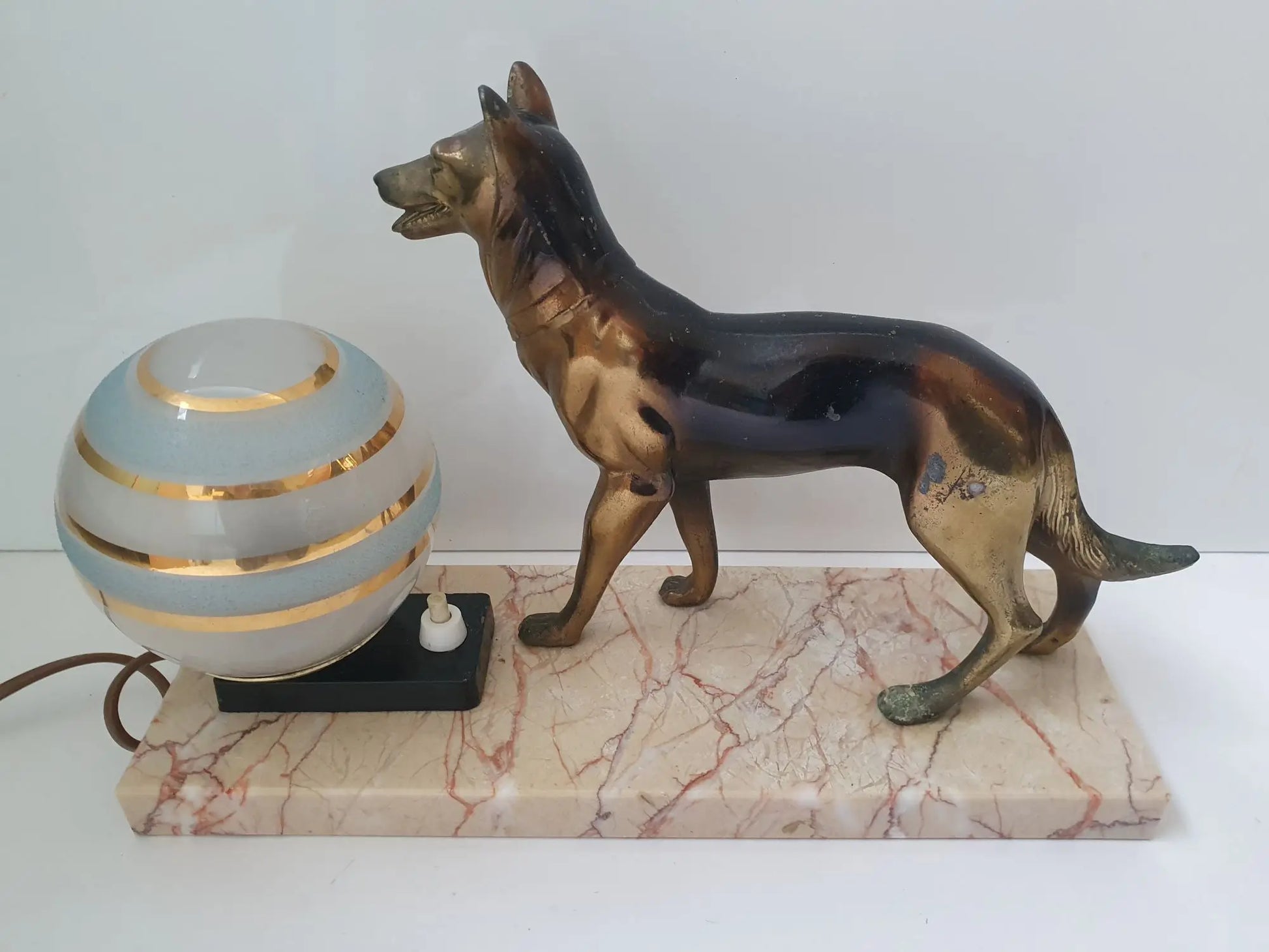 lampe-table-chien-regule-socle-marbre-cote-2