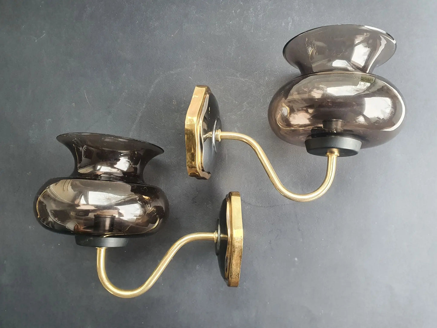 paire-appliques-laiton-dore-verre-fume-anciennes-3