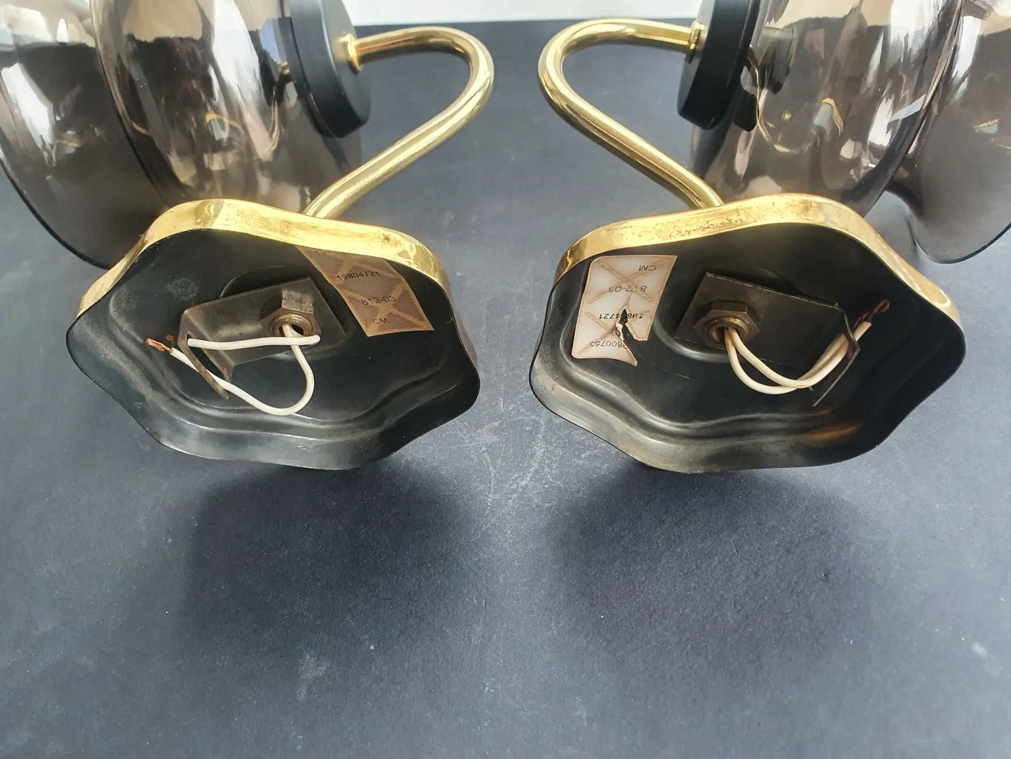 paire-appliques-laiton-dore-verre-fume-anciennes-arriere