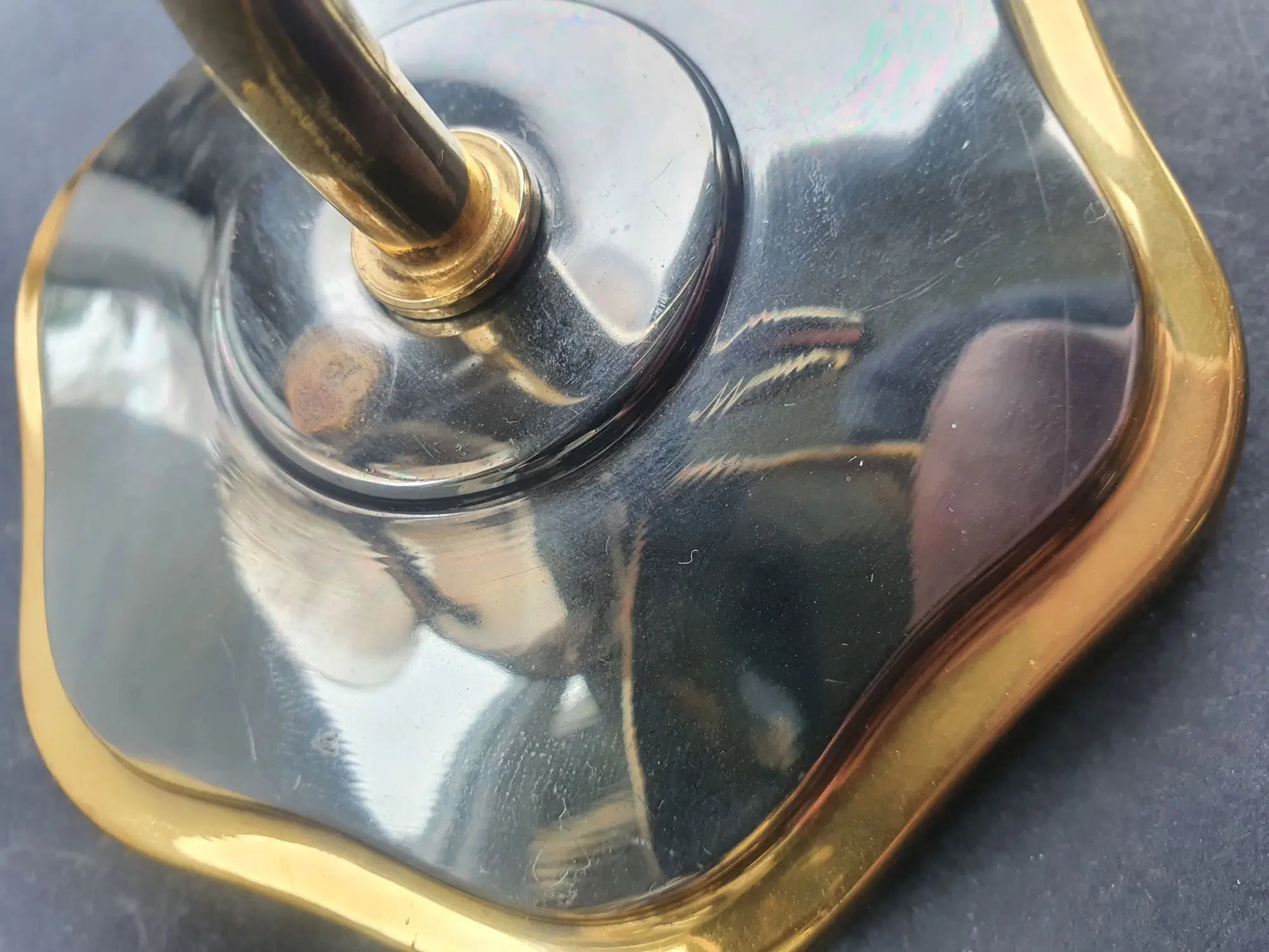 paire-appliques-laiton-dore-verre-fume-anciennes-detail-2