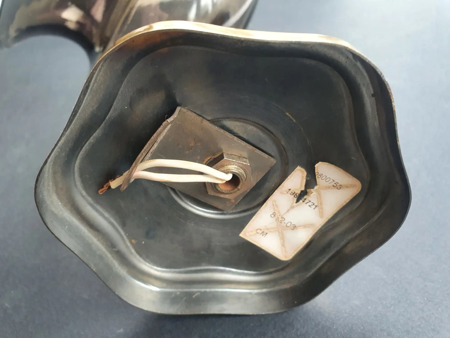 Paire d'appliques en laiton doré et verre fumé anciennes