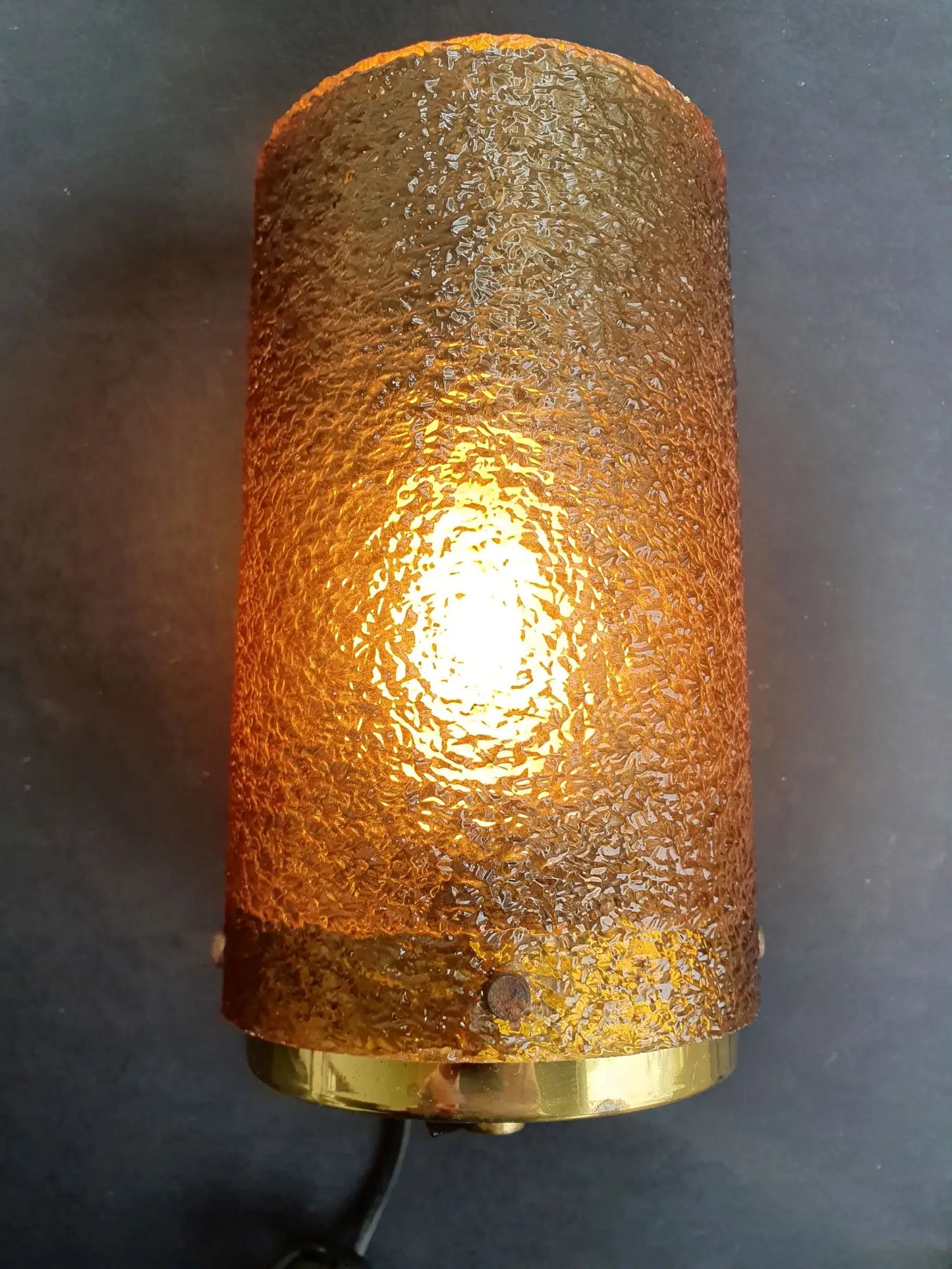 paire-appliques-murales-annees-70-vintage-anciennes-allumee-1