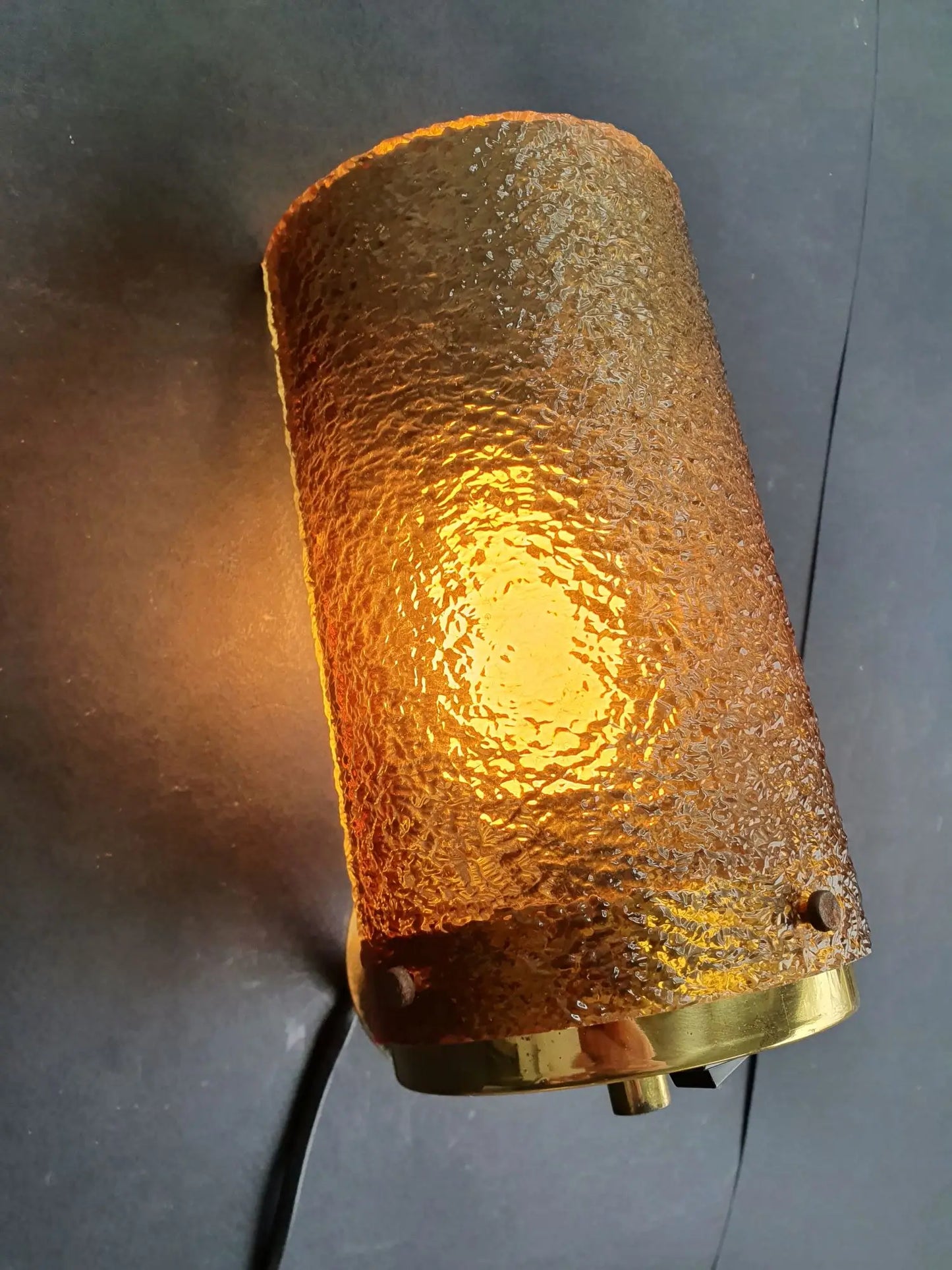 paire-appliques-murales-annees-70-vintage-anciennes-allumee-2