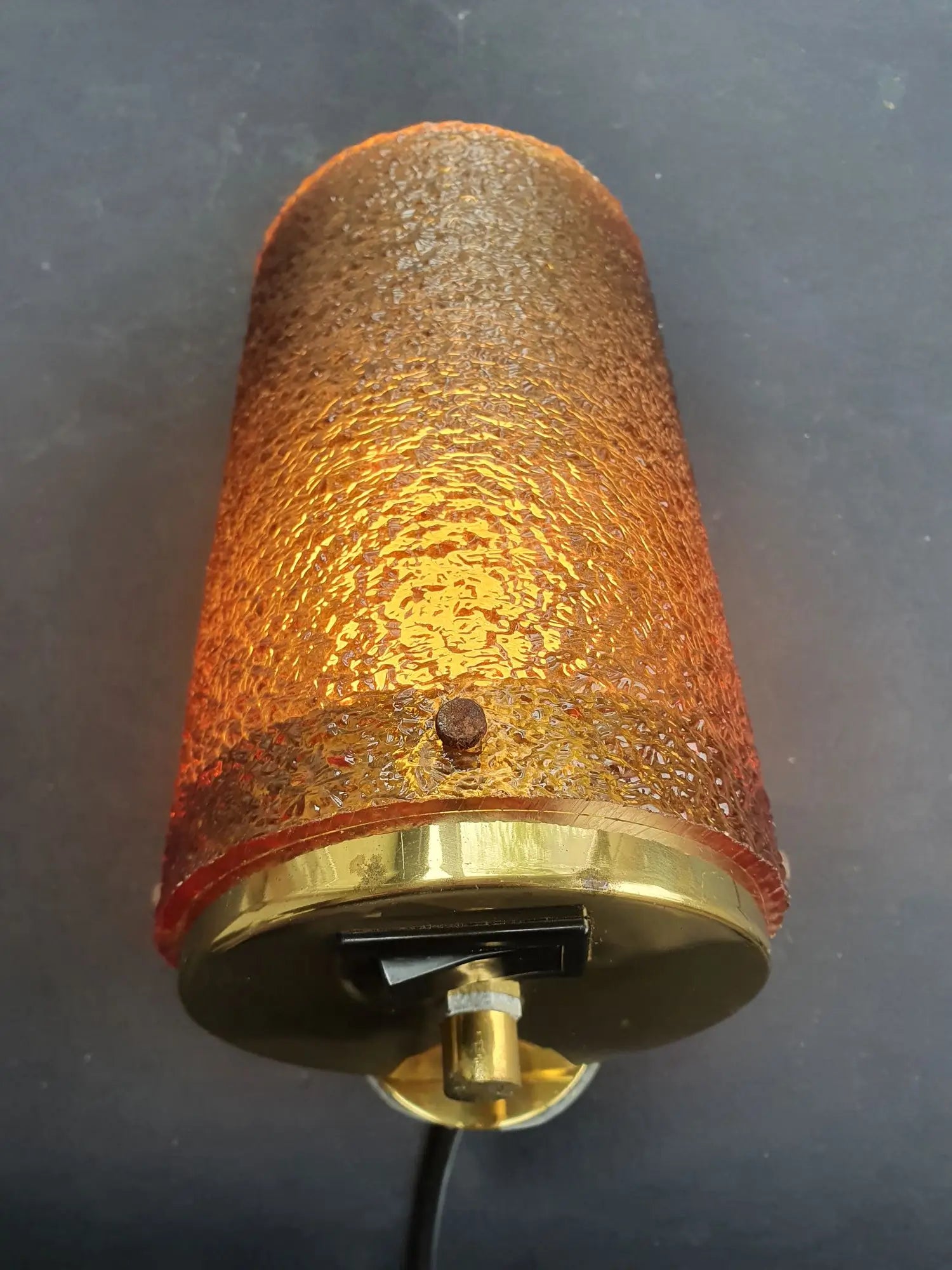 paire-appliques-murales-annees-70-vintage-anciennes-allumee-3