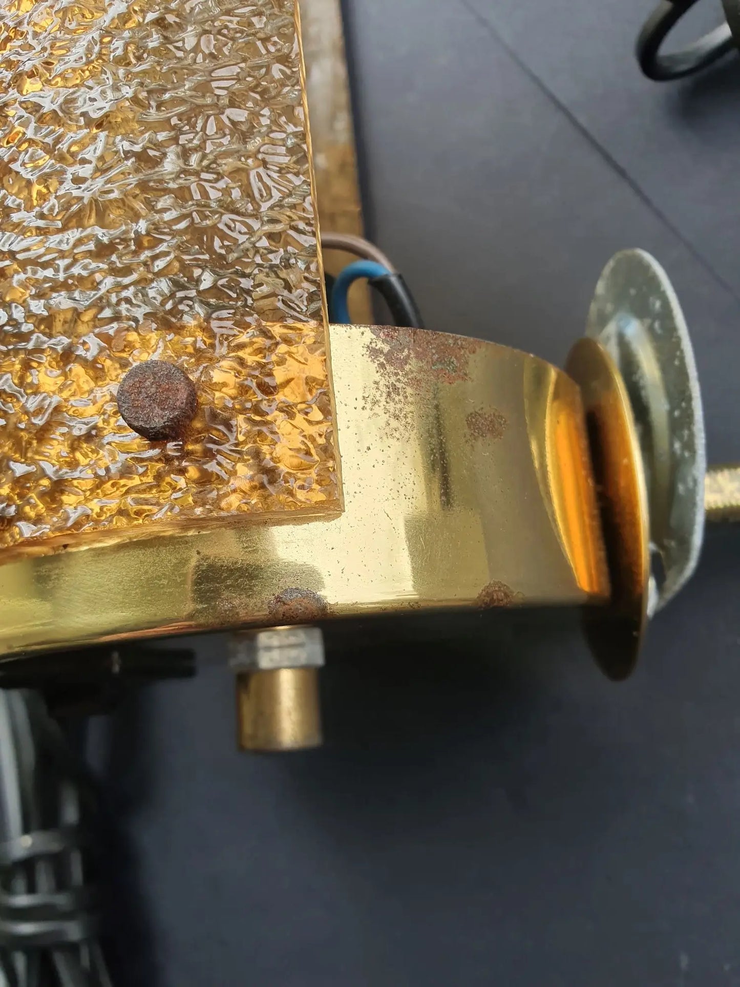 paire-appliques-murales-annees-70-vintage-anciennes-detail-3