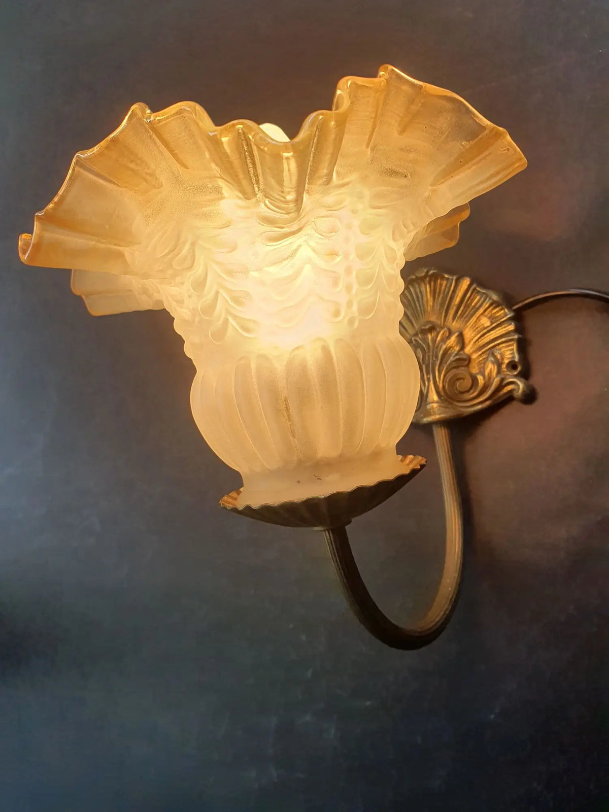 paire-appliques-murales-art-deco-anciennes-vintage-allumee-3