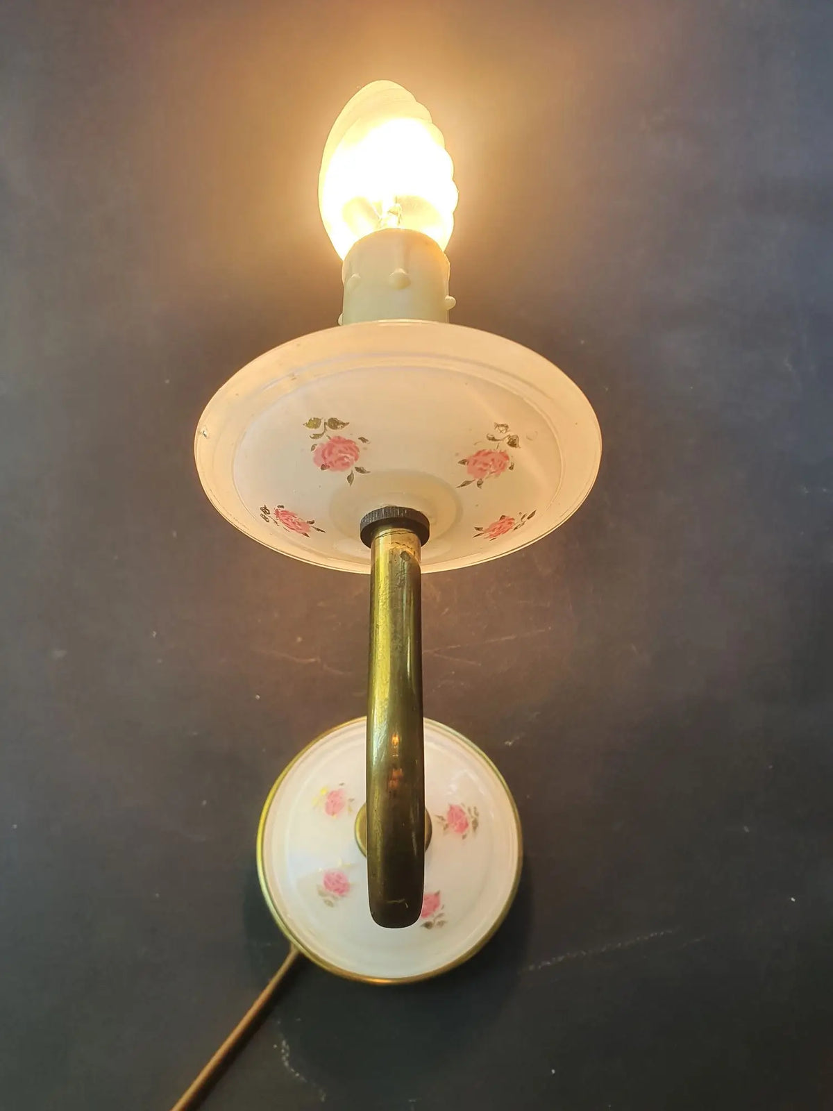 paire-appliques-murales-bougeoirs-vintage-anciennes-roses-allumee-2