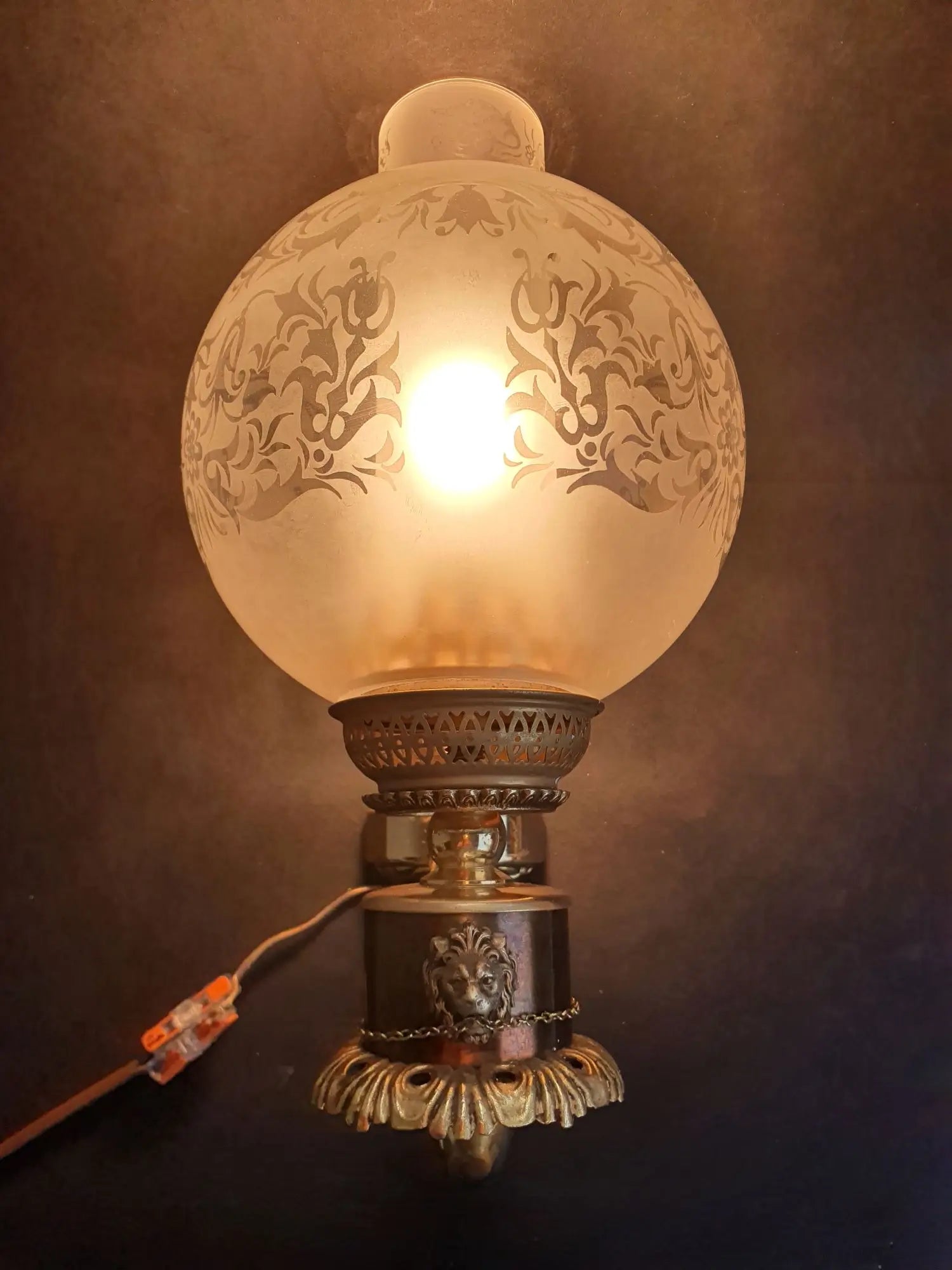 paire-appliques-murales-bronze-empire-napoleonIII-anciennes-tete-lion-allumee-1